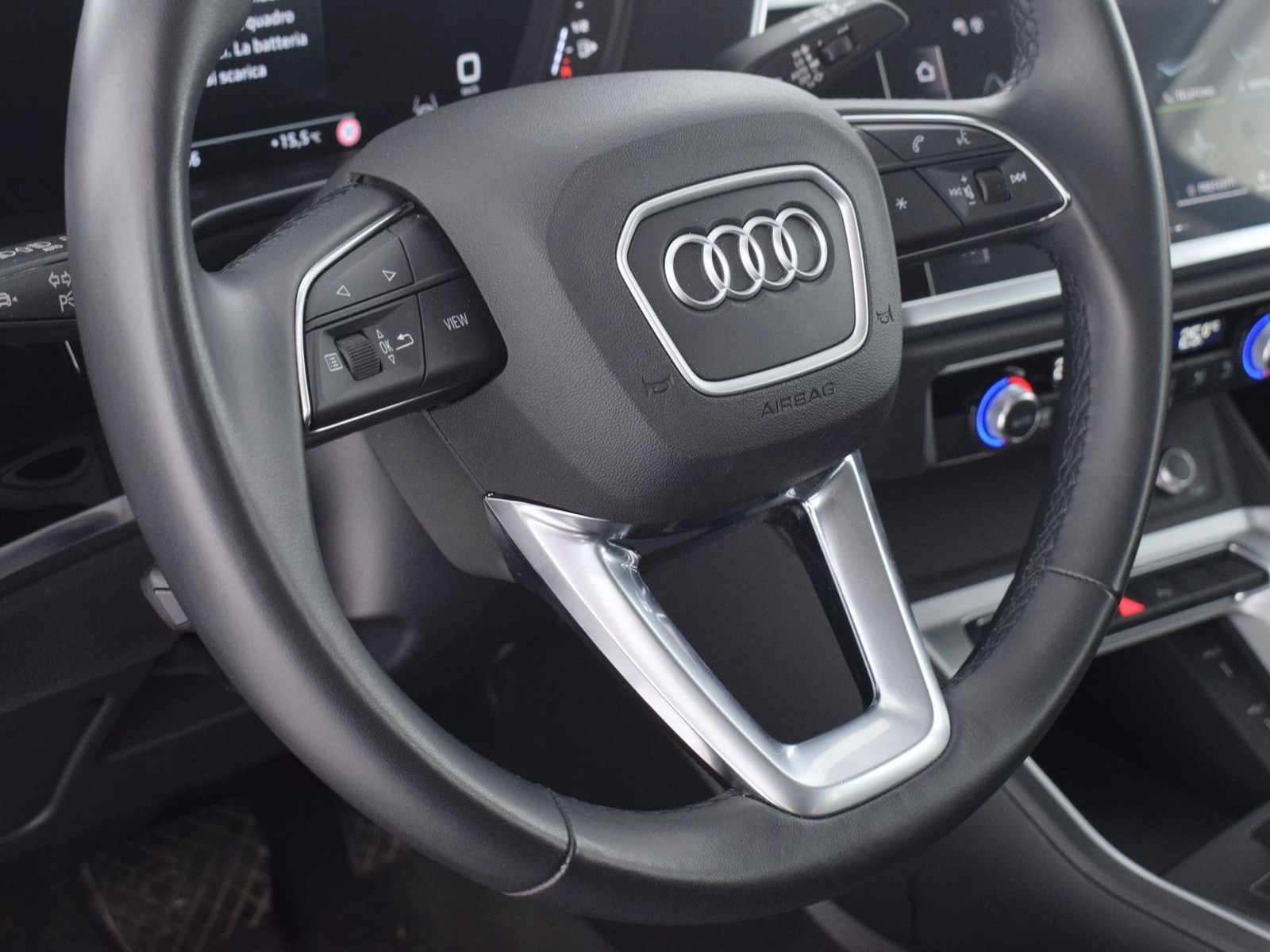 24 - Audi Q3 35 2.0 tdi business advanced s tronic