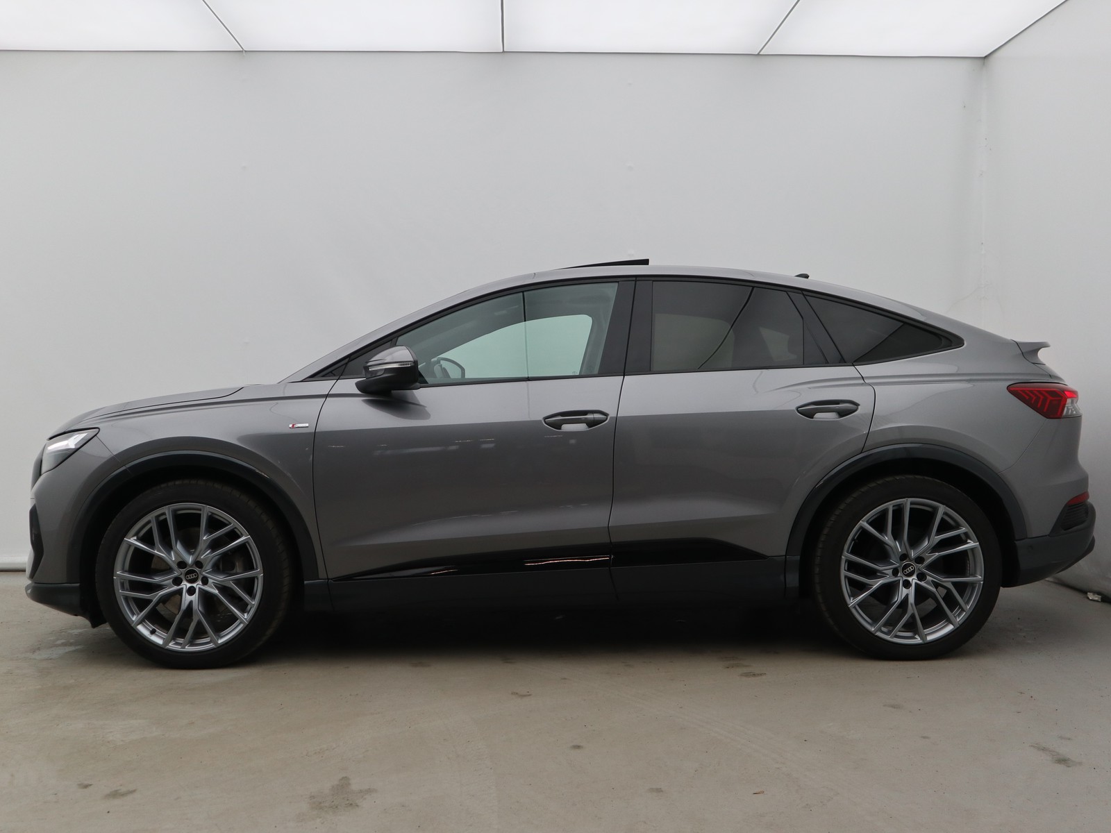 3 - Audi Q4 e-tron sportback e-tron 40 s line edition