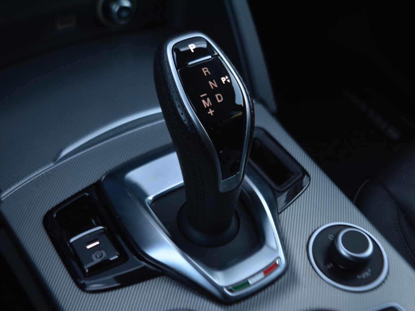 18 - Alfa Romeo Stelvio 2.2 turbo 190cv sprint q4 at8