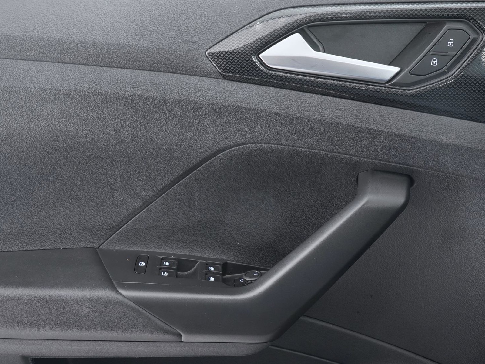 17 - Volkswagen T-Cross 1.0 tsi 115cv life dsg