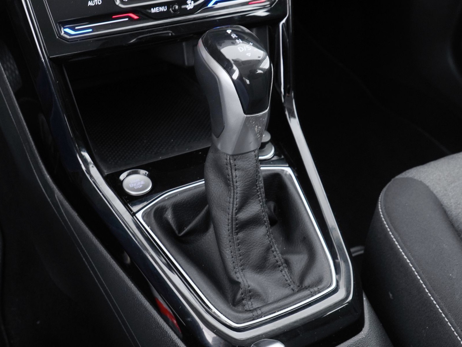 22 - Volkswagen T-Cross 1.0 tsi 115cv life dsg