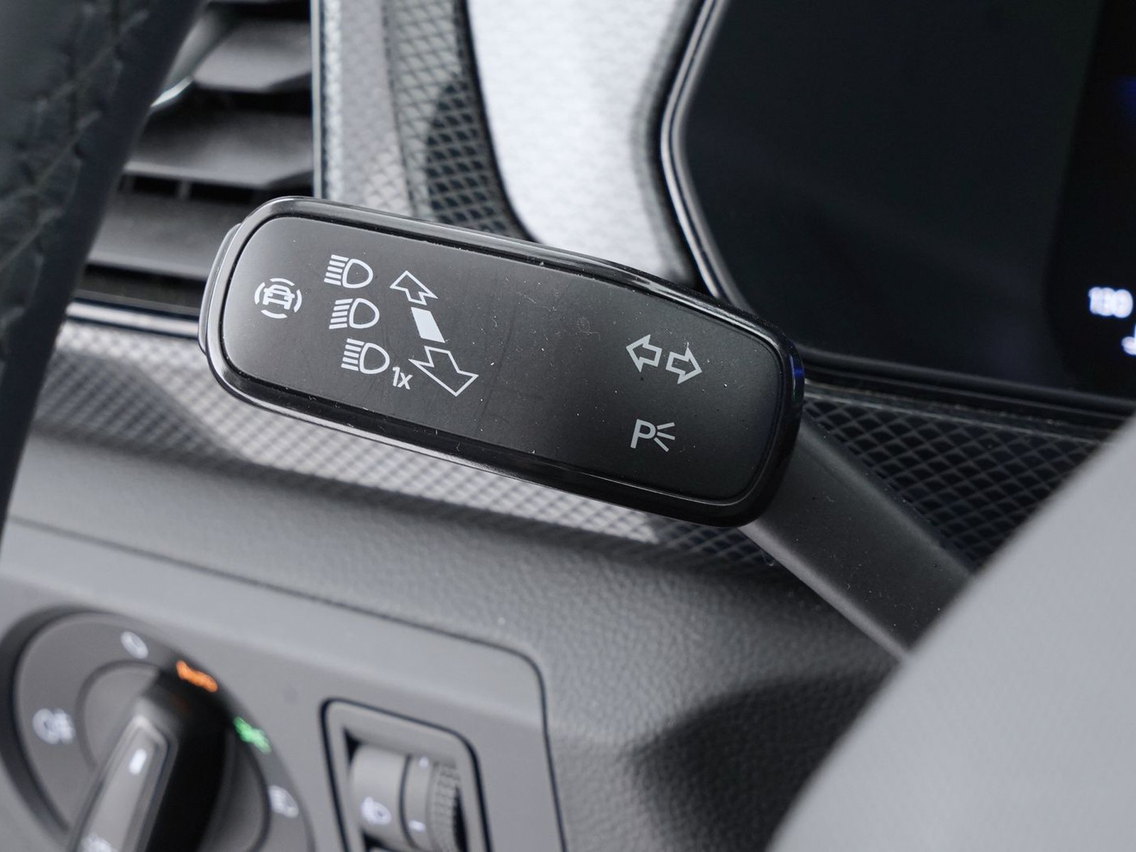 27 - Volkswagen T-Cross 1.0 tsi 115cv life dsg