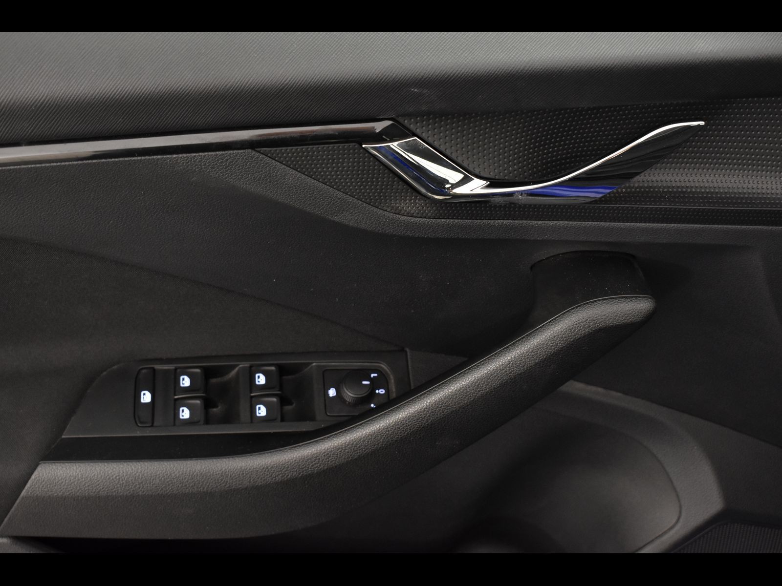 16 - Skoda Kamiq 1.0 tsi 95cv ambition