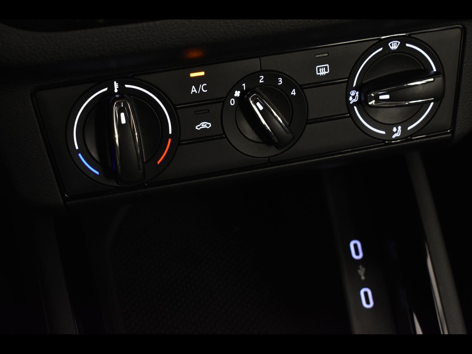 22 - Skoda Kamiq 1.0 tsi 95cv ambition