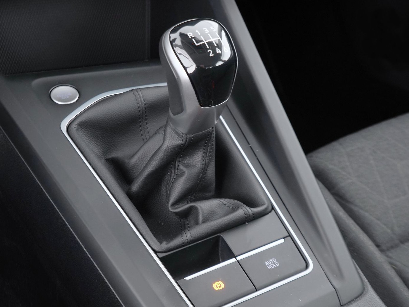 22 - Volkswagen Golf 2.0 tdi scr 115cv life