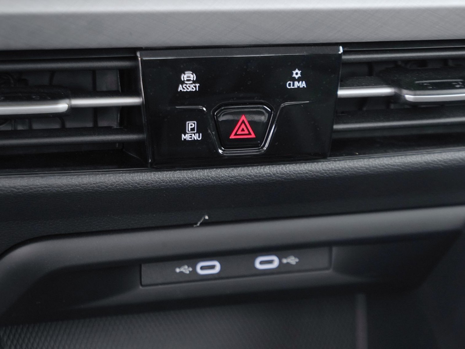 24 - Volkswagen Golf 2.0 tdi scr 115cv life