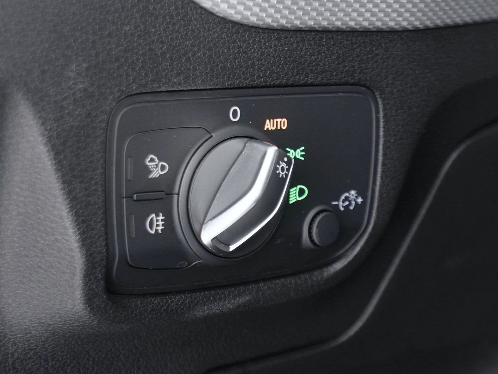 11 - Audi Q2 35 1.5 tfsi s line edition s tronic