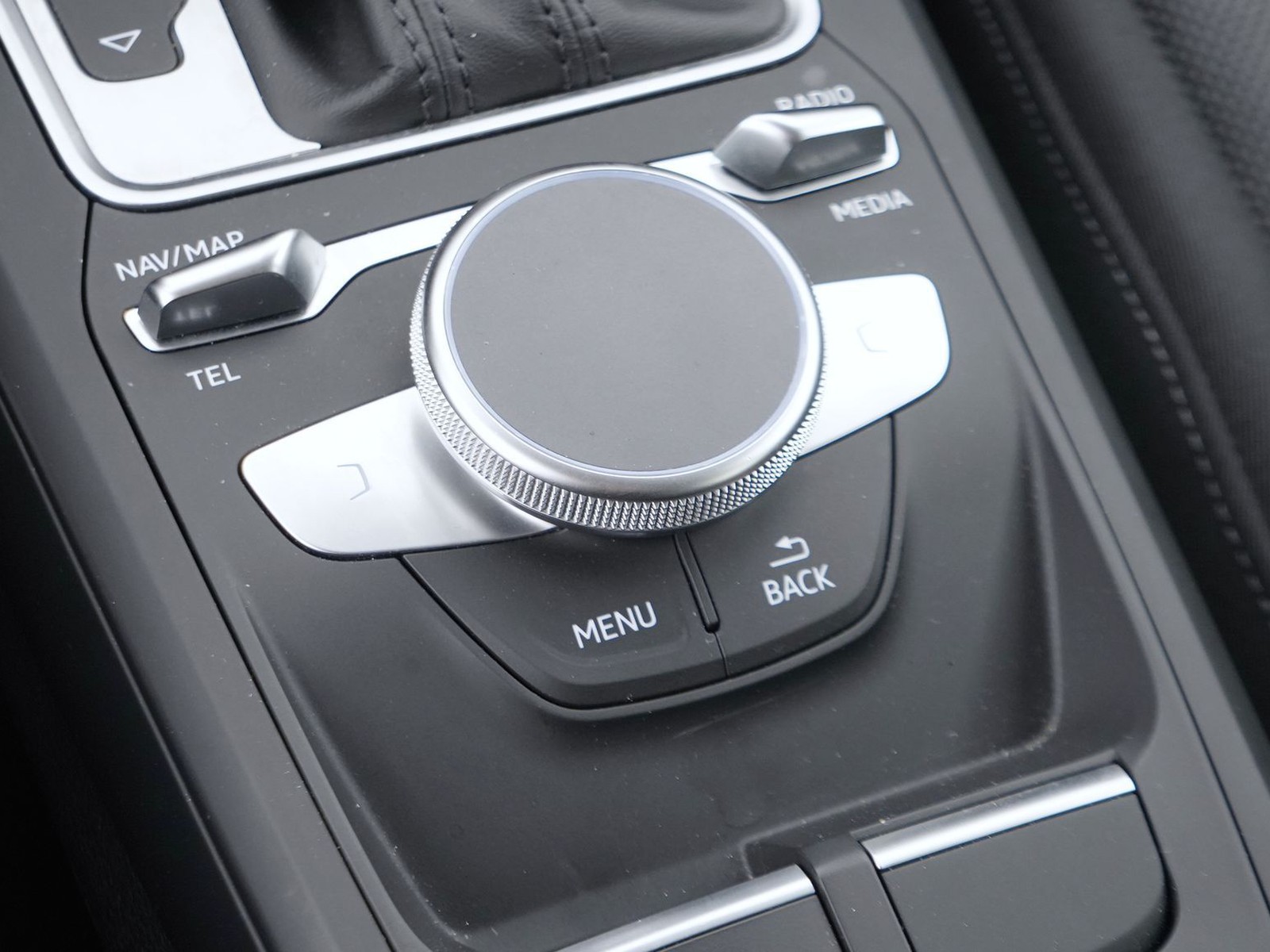 24 - Audi Q2 35 1.5 tfsi s line edition s tronic