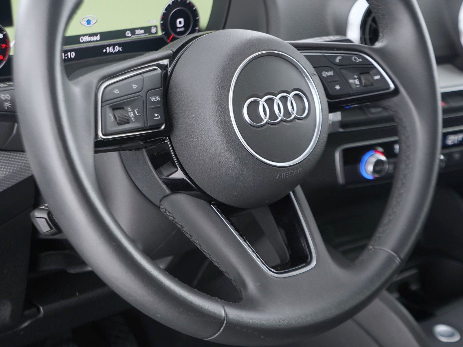 26 - Audi Q2 35 1.5 tfsi s line edition s tronic