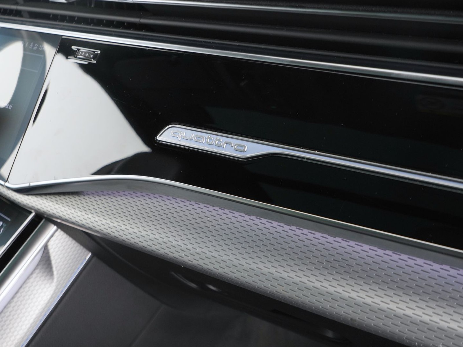 17 - Audi Q8 3.0 v6 tdi mhev 286cv s line edition quattro