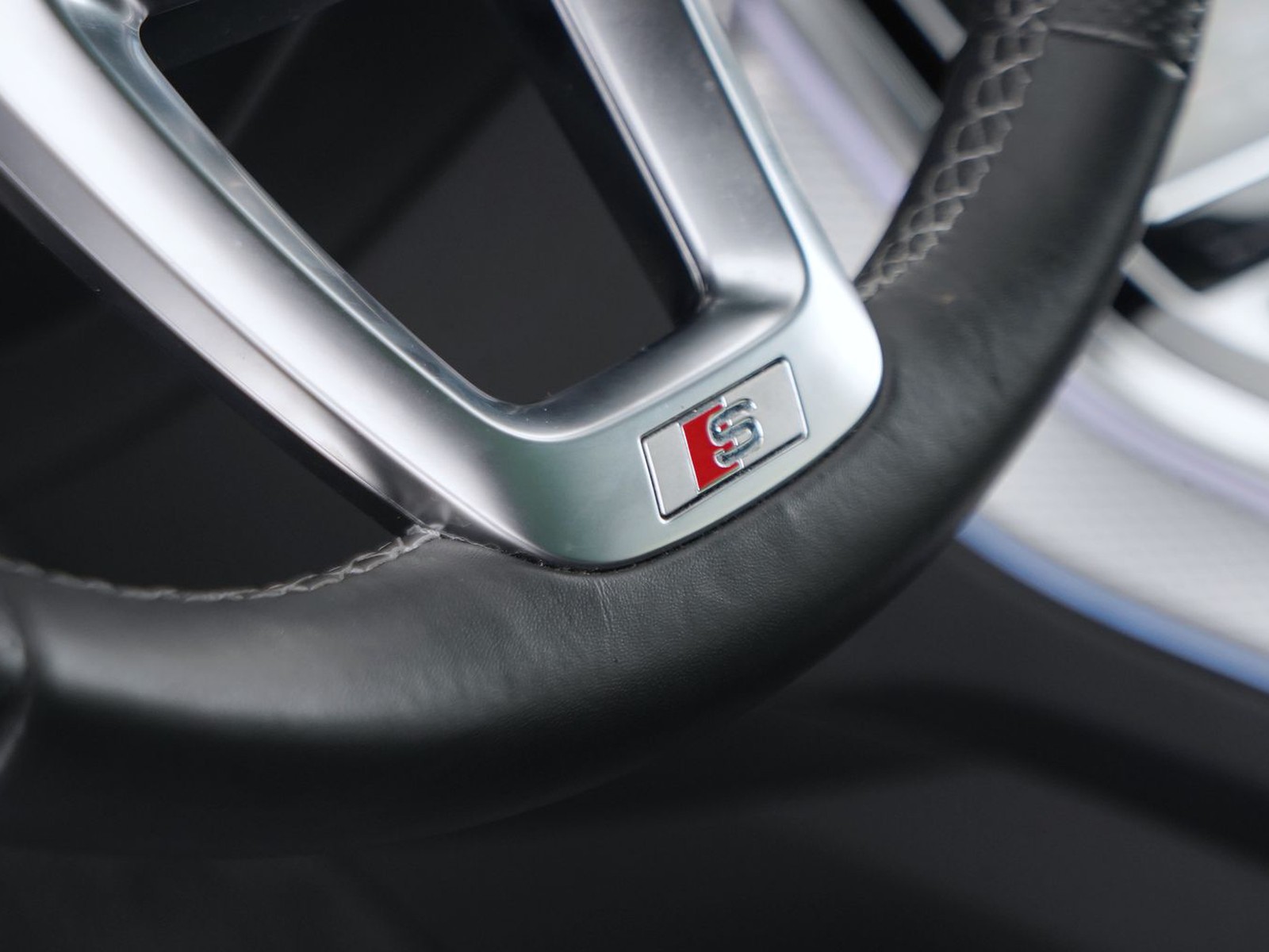 30 - Audi Q8 3.0 v6 tdi mhev 286cv s line edition quattro