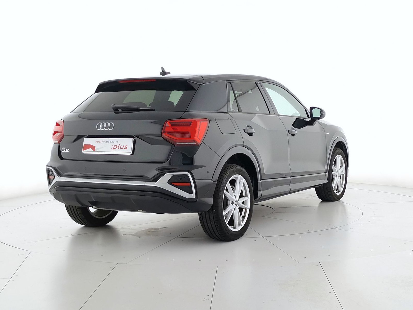 2 - Audi Q2 35 1.5 tfsi s line edition s tronic