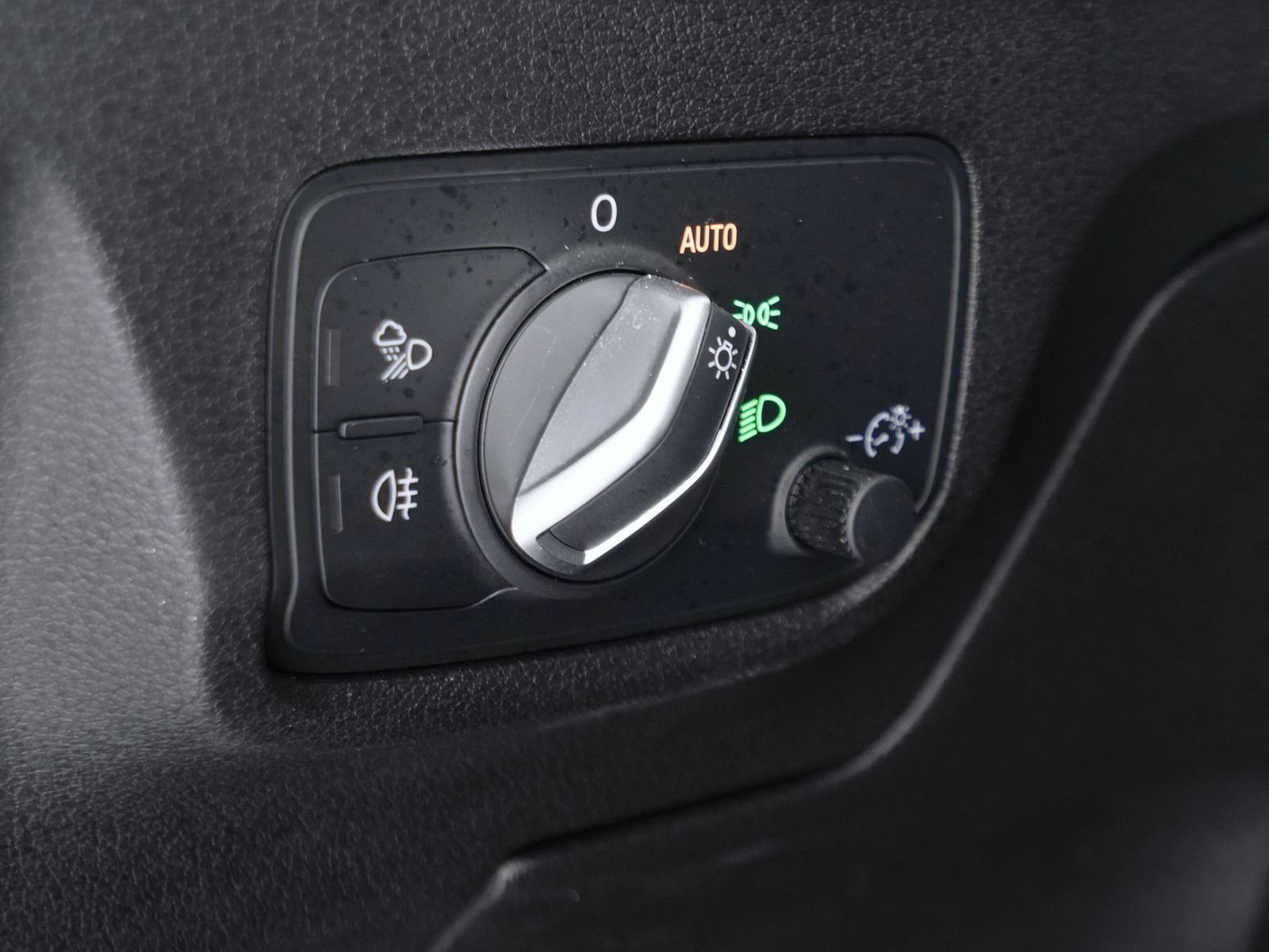 11 - Audi Q2 35 1.5 tfsi s line edition s tronic