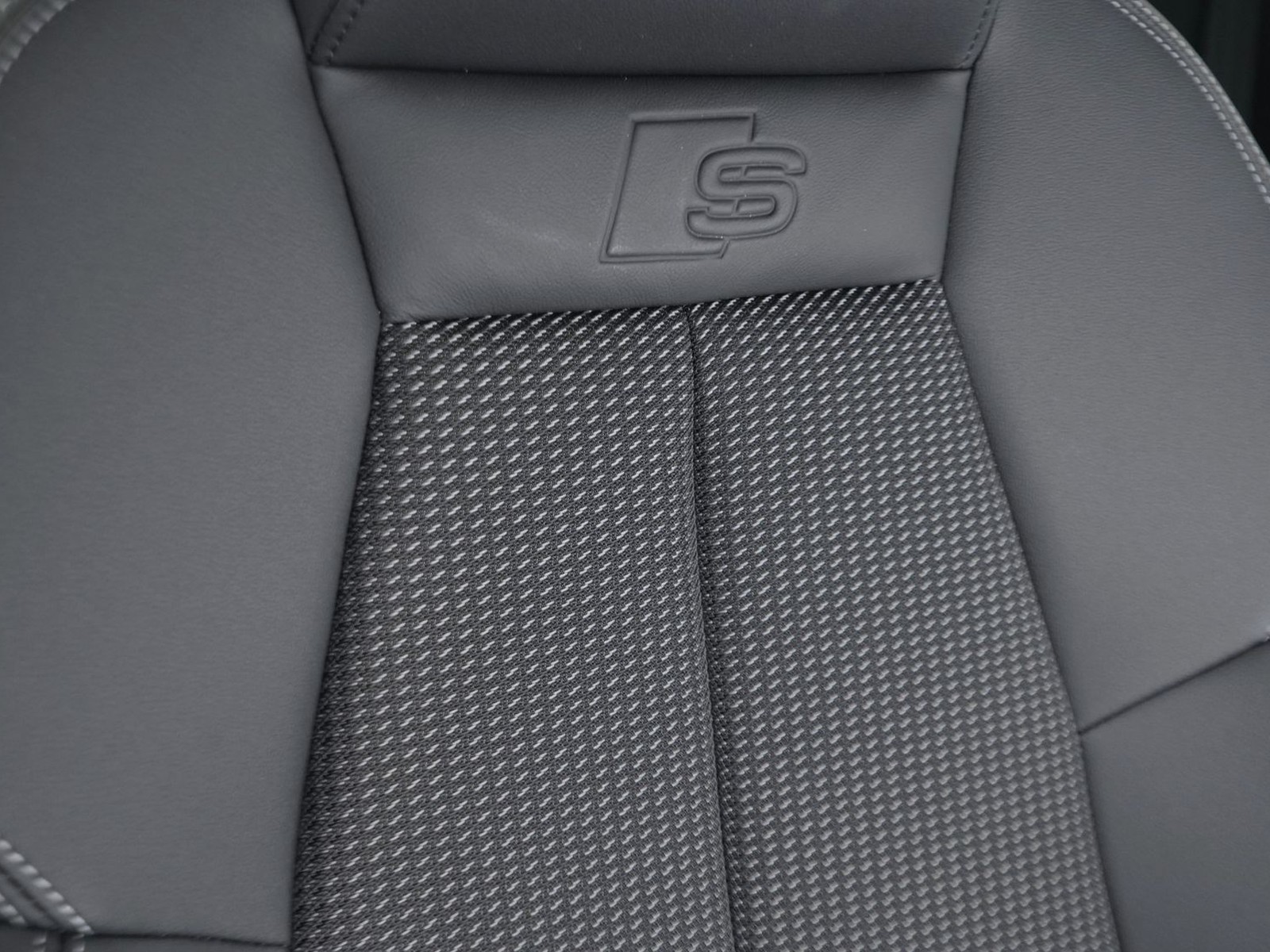 20 - Audi A3 sportback 2.0 tdi 150cv s line edition s tronic