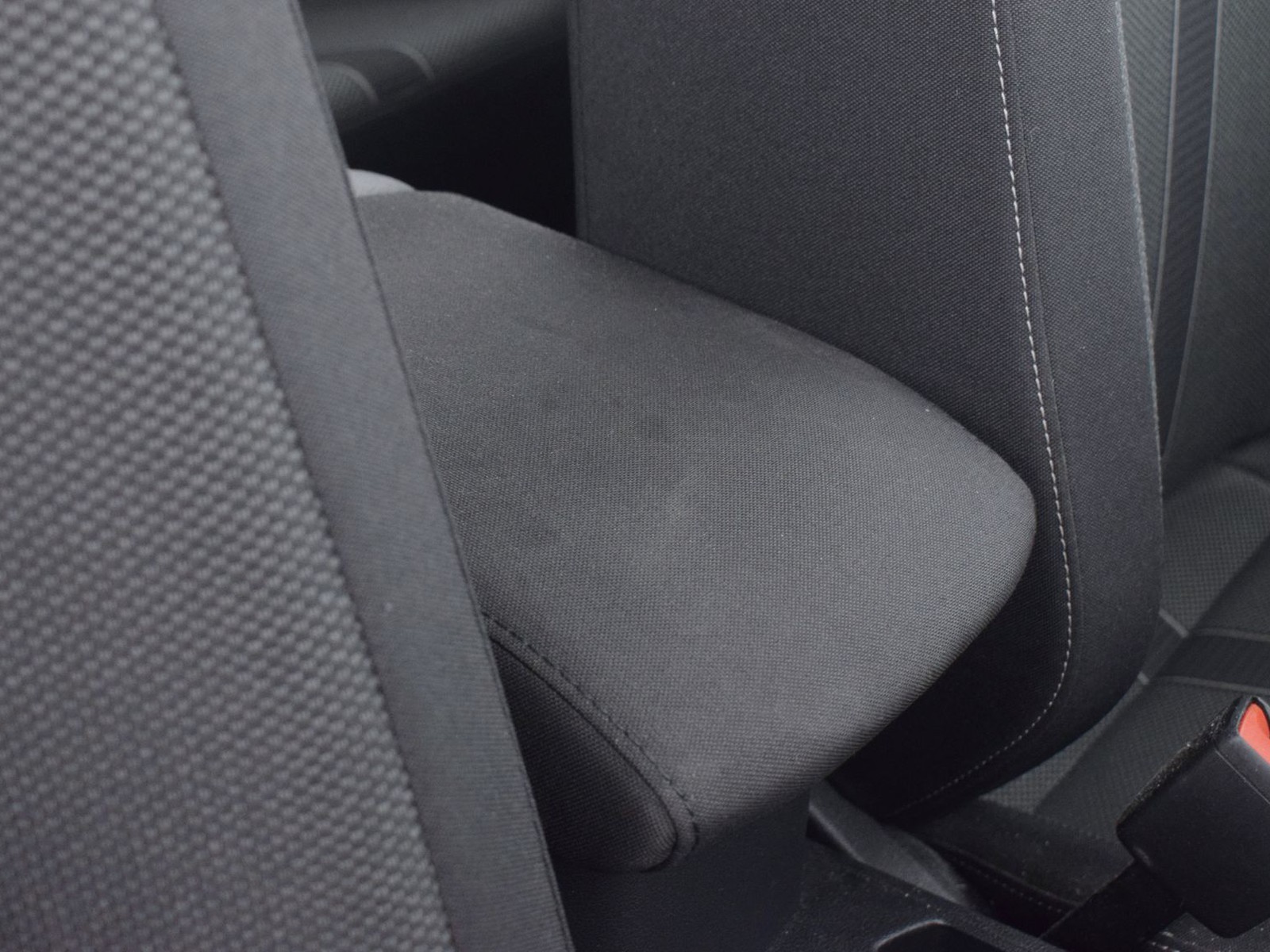 18 - Volkswagen T-Roc 1.5 tsi act life dsg