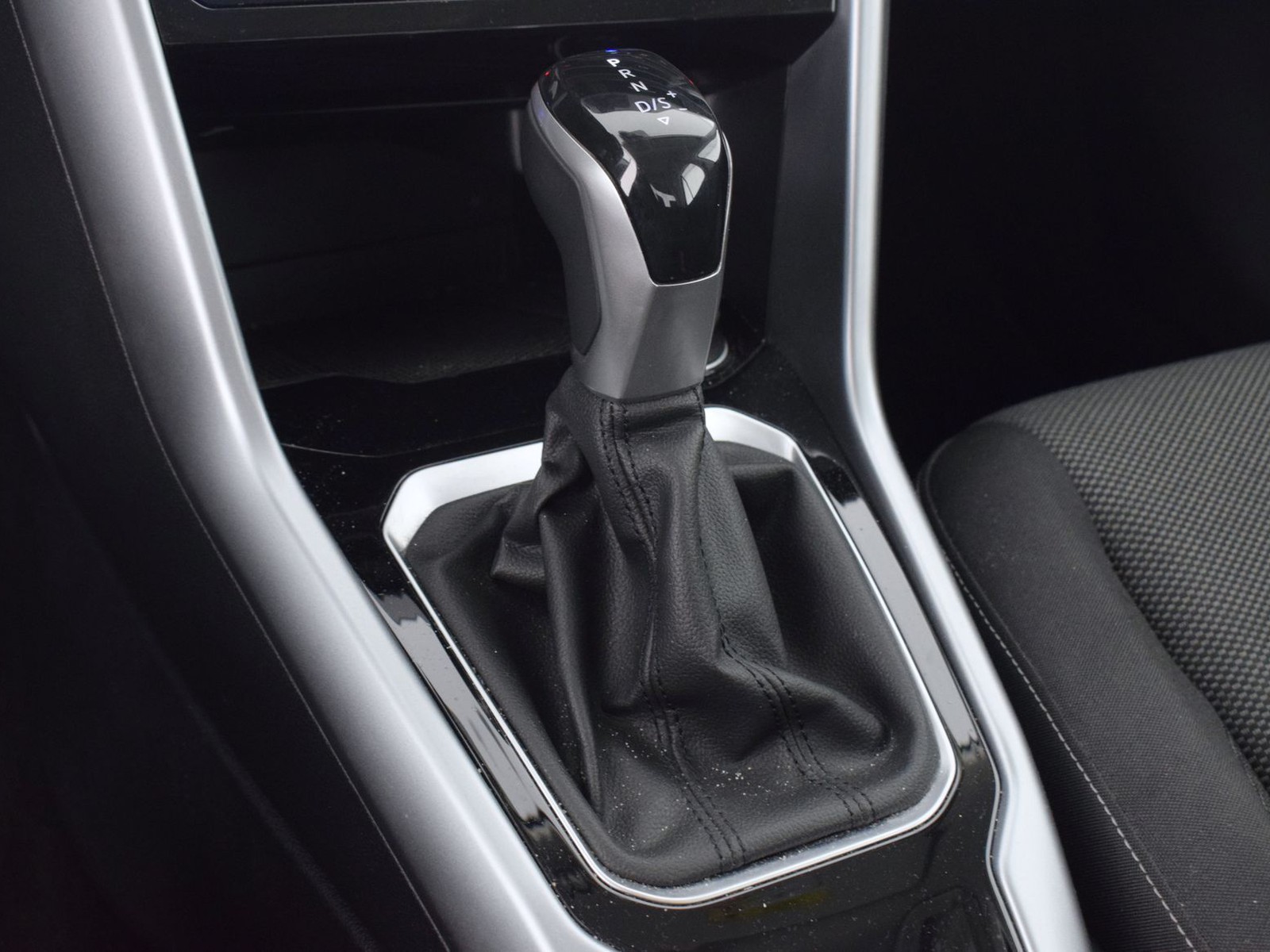 22 - Volkswagen T-Roc 1.5 tsi act life dsg