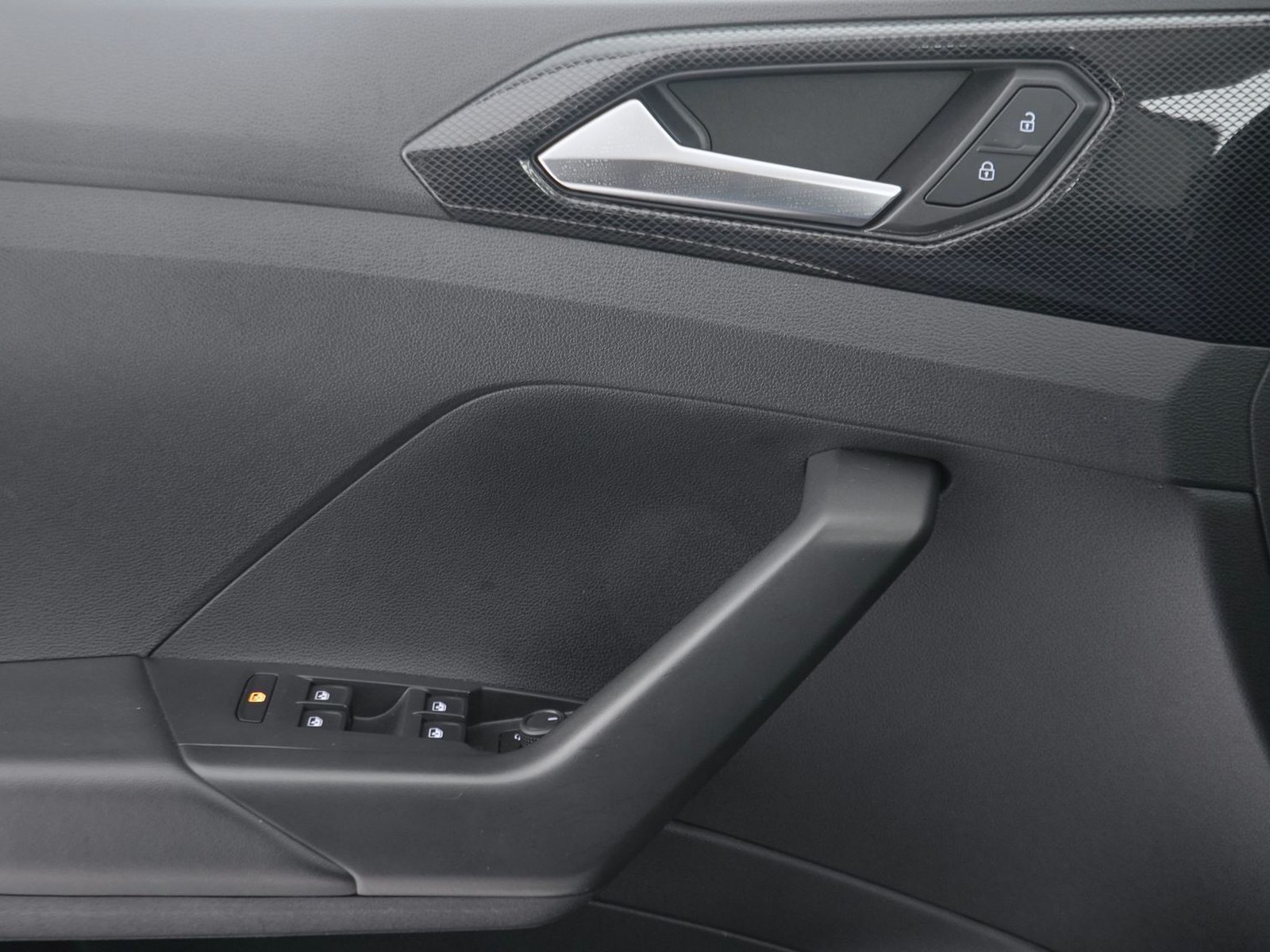 17 - Volkswagen T-Cross 1.0 tsi 95cv life