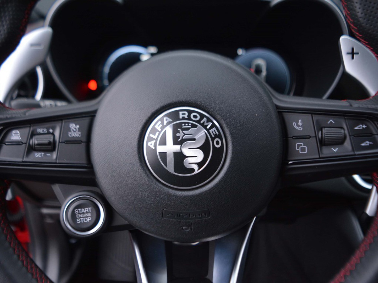 16 - Alfa Romeo Giulia 2.0 turbo 280cv competizione q4 at8