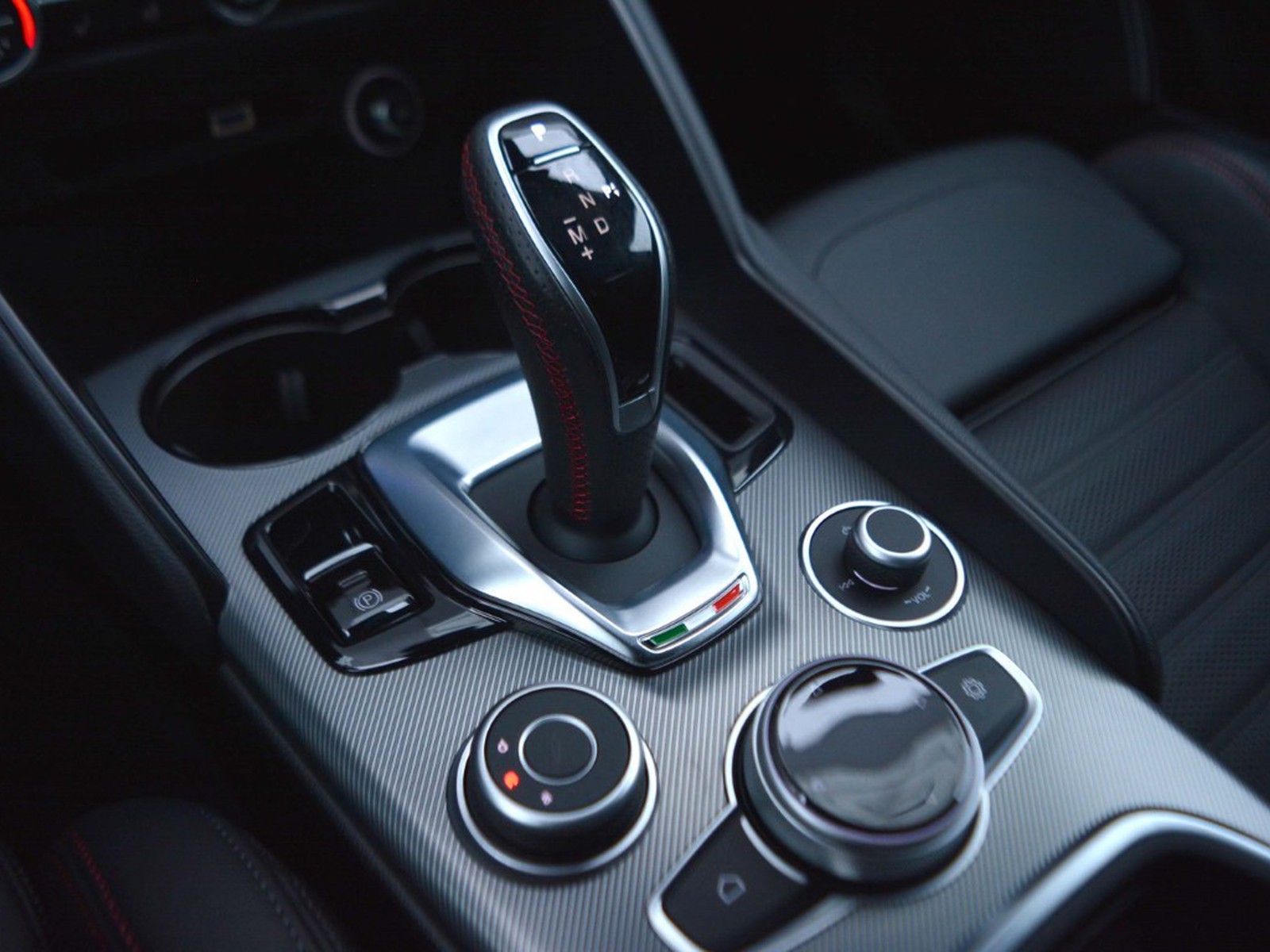 17 - Alfa Romeo Giulia 2.0 turbo 280cv competizione q4 at8