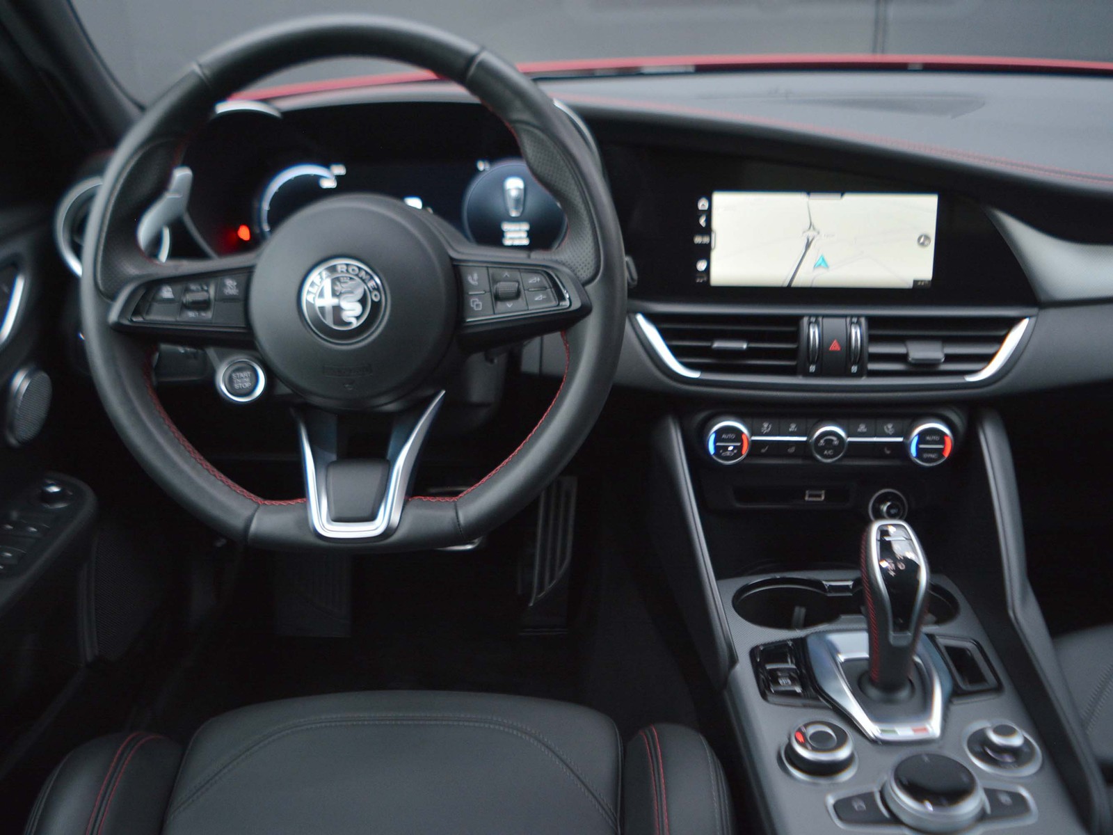 9 - Alfa Romeo Giulia 2.0 turbo 280cv competizione q4 at8