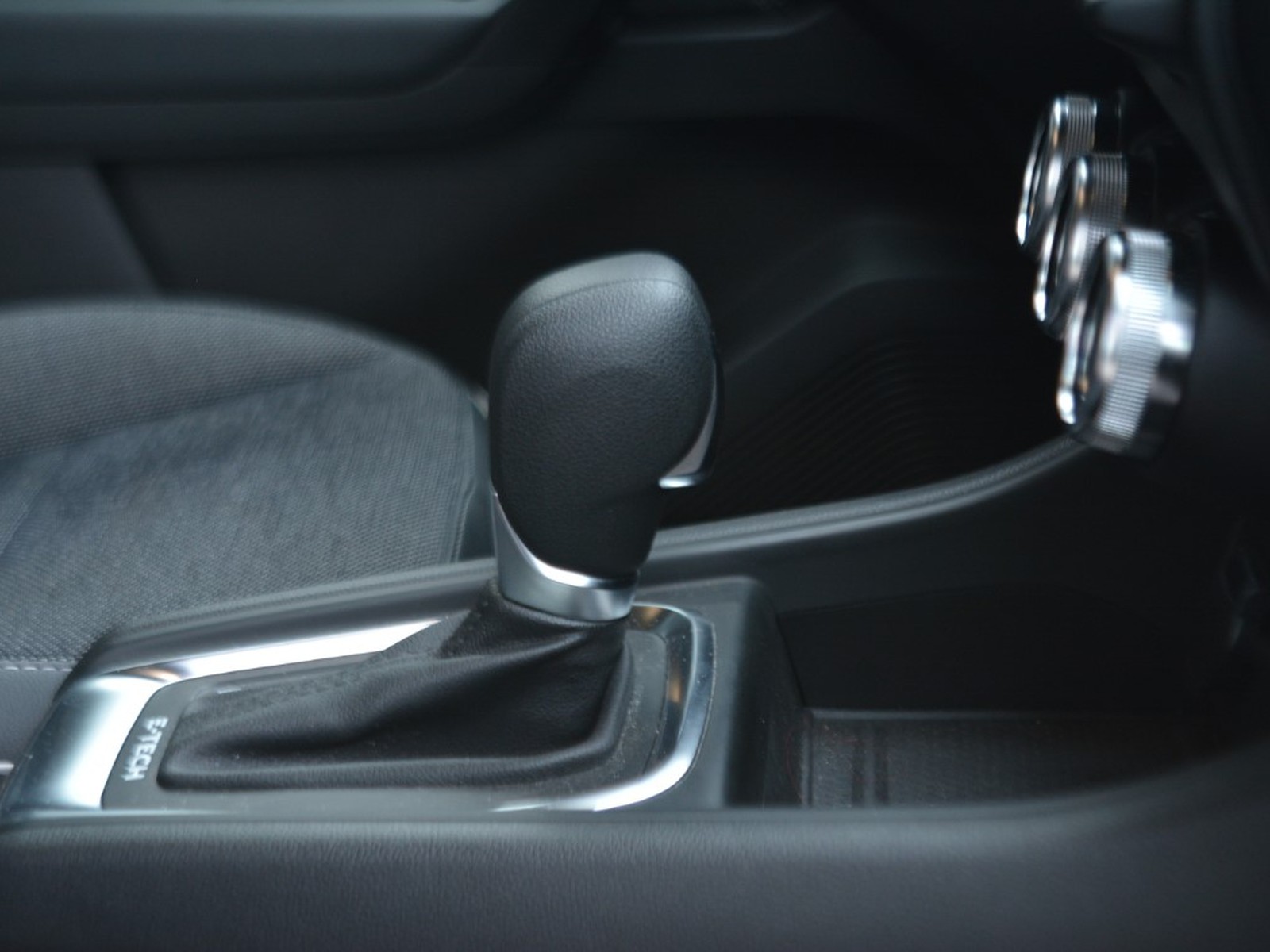 12 - Renault Captur 1.6 e-tech full hybrid techno auto 145cv