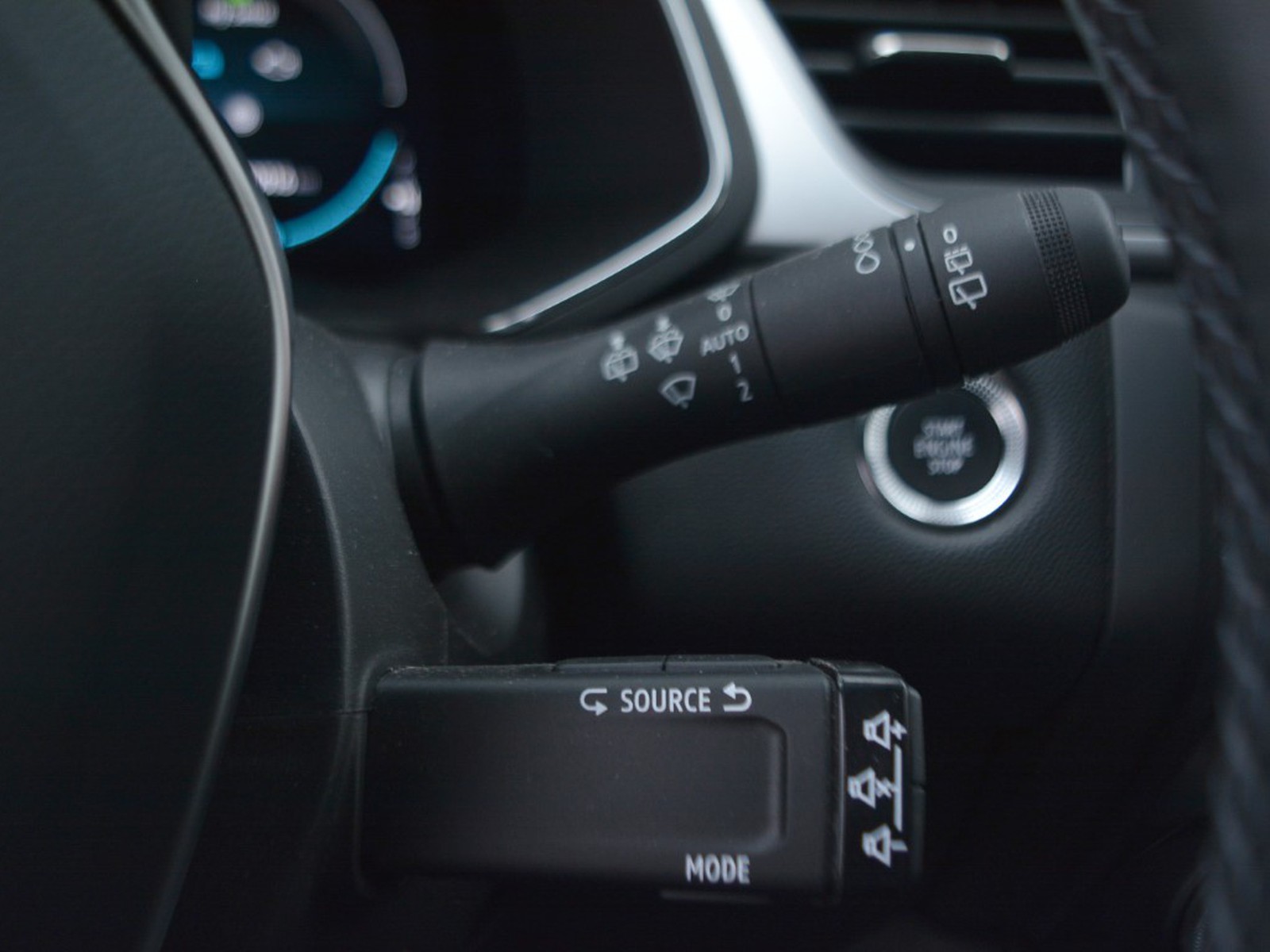 17 - Renault Captur 1.6 e-tech full hybrid techno auto 145cv