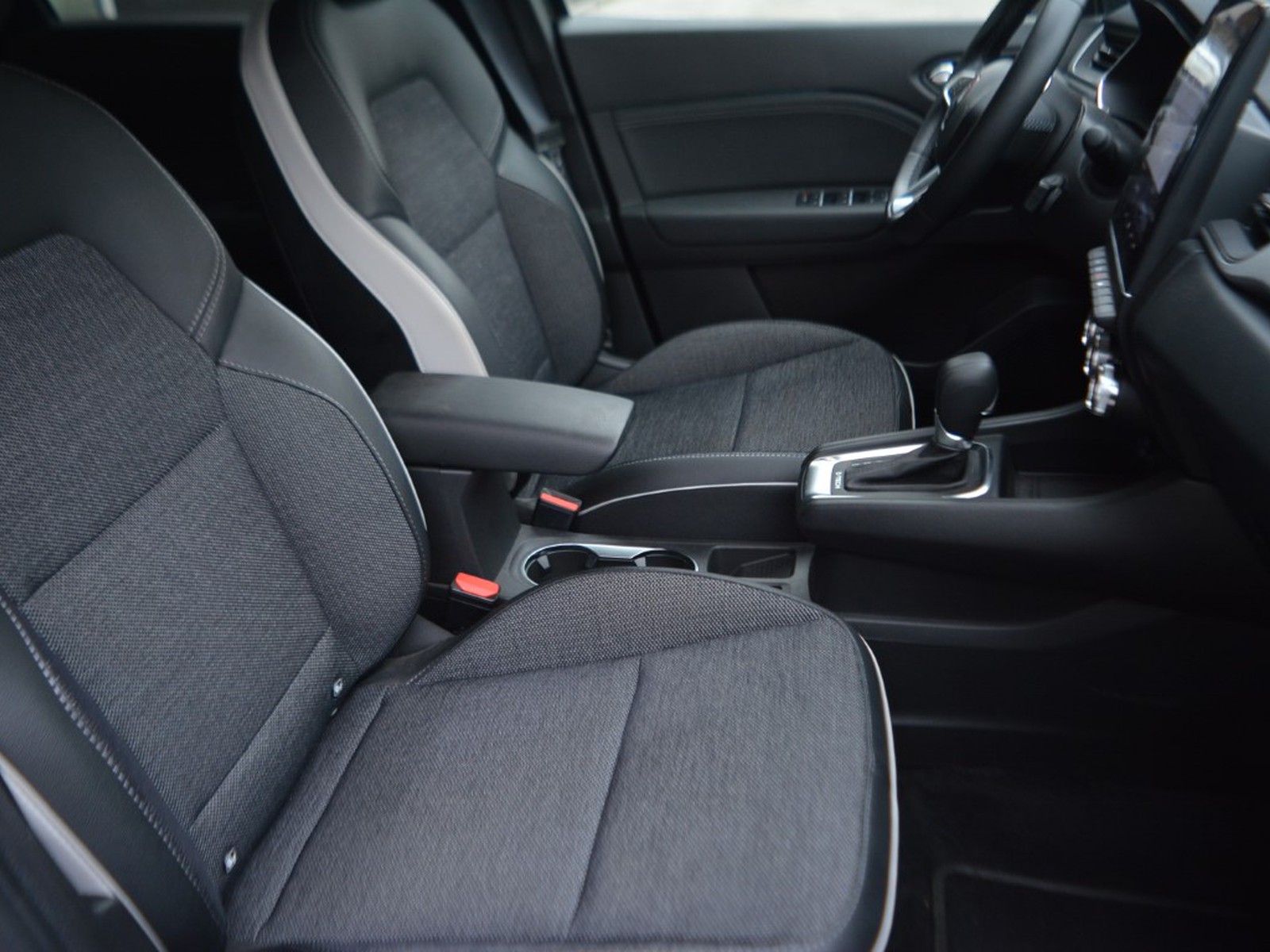 5 - Renault Captur 1.6 e-tech full hybrid techno auto 145cv