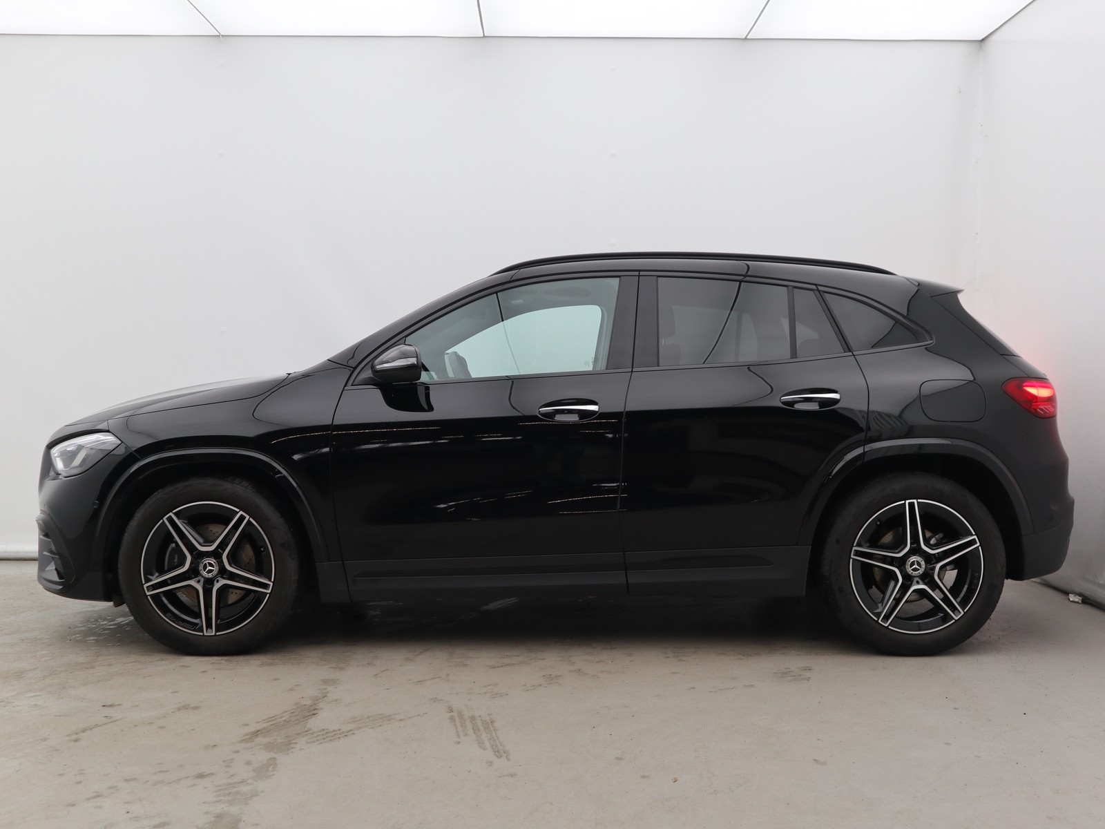 3 - Mercedes GLA 180 d amg line advanced plus 8g-dct