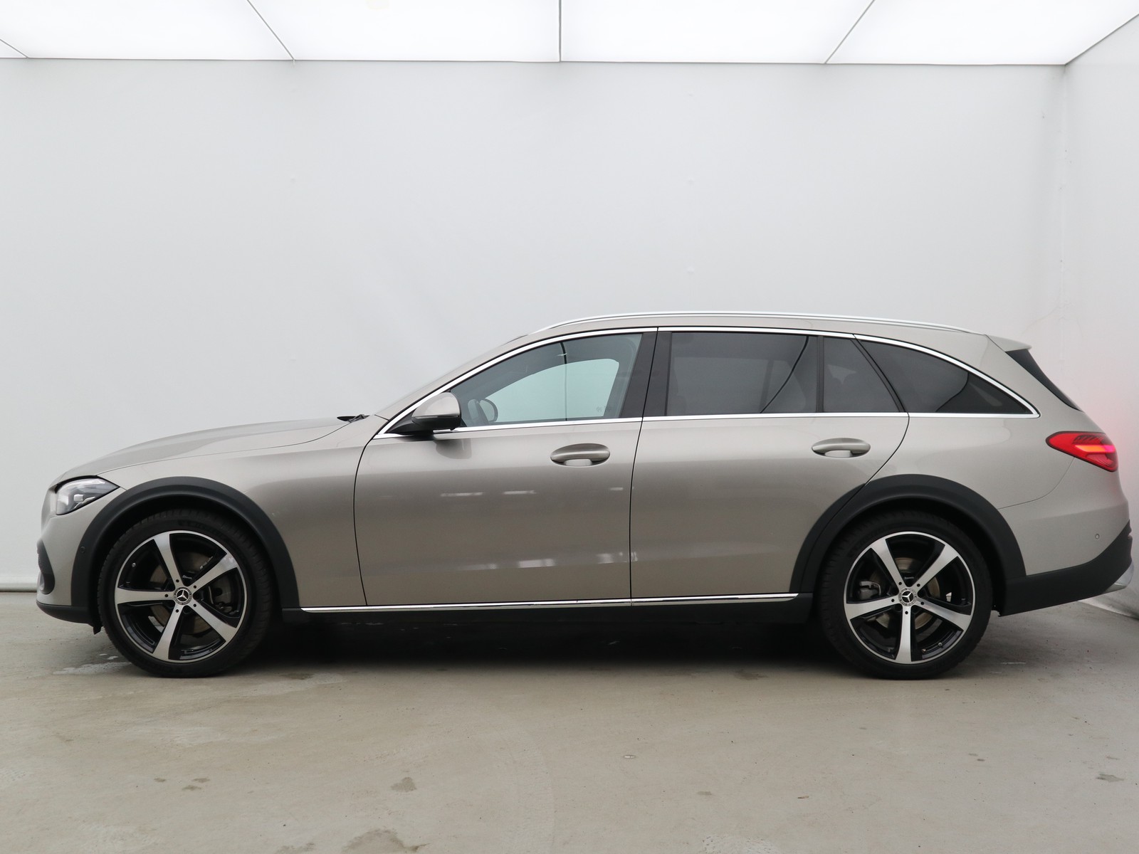 3 - Mercedes Classe C station wagon all-terrain 220 d mild hybrid premium 4matic 9g-tronic