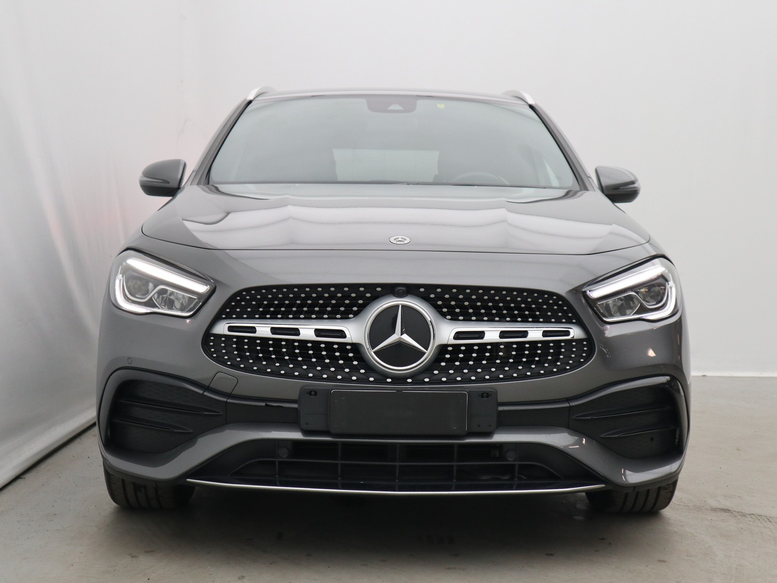 2 - Mercedes GLA 200 d premium 8g-dct