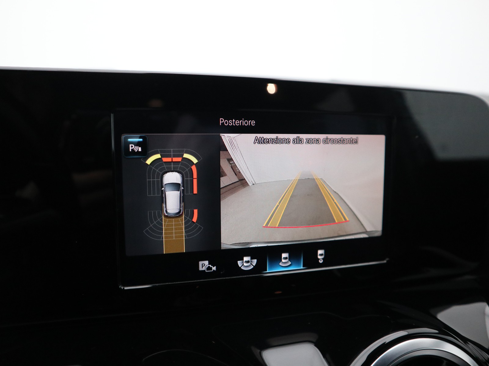 11 - Mercedes GLA 200 d premium 8g-dct