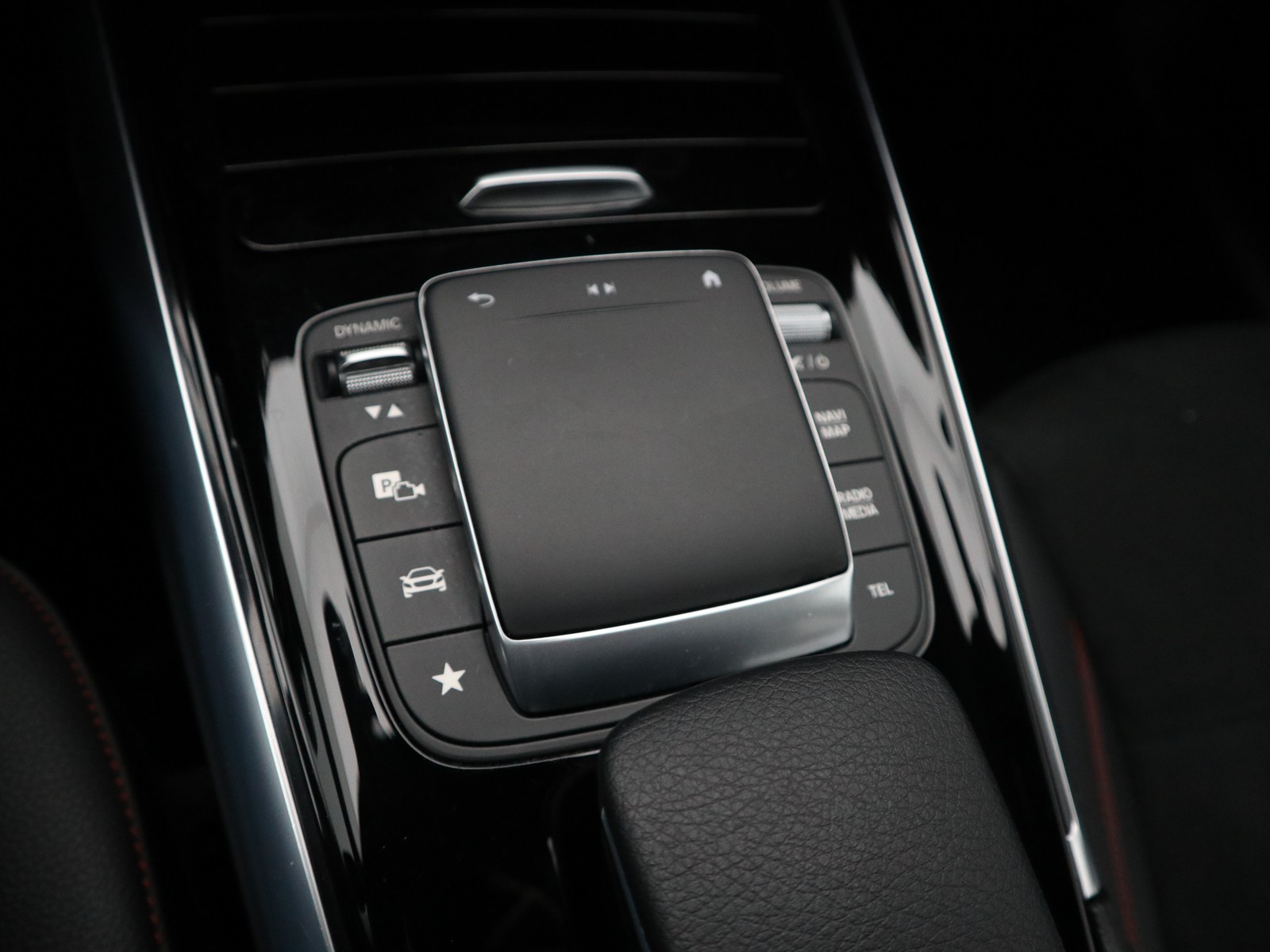 14 - Mercedes GLA 200 d premium 8g-dct