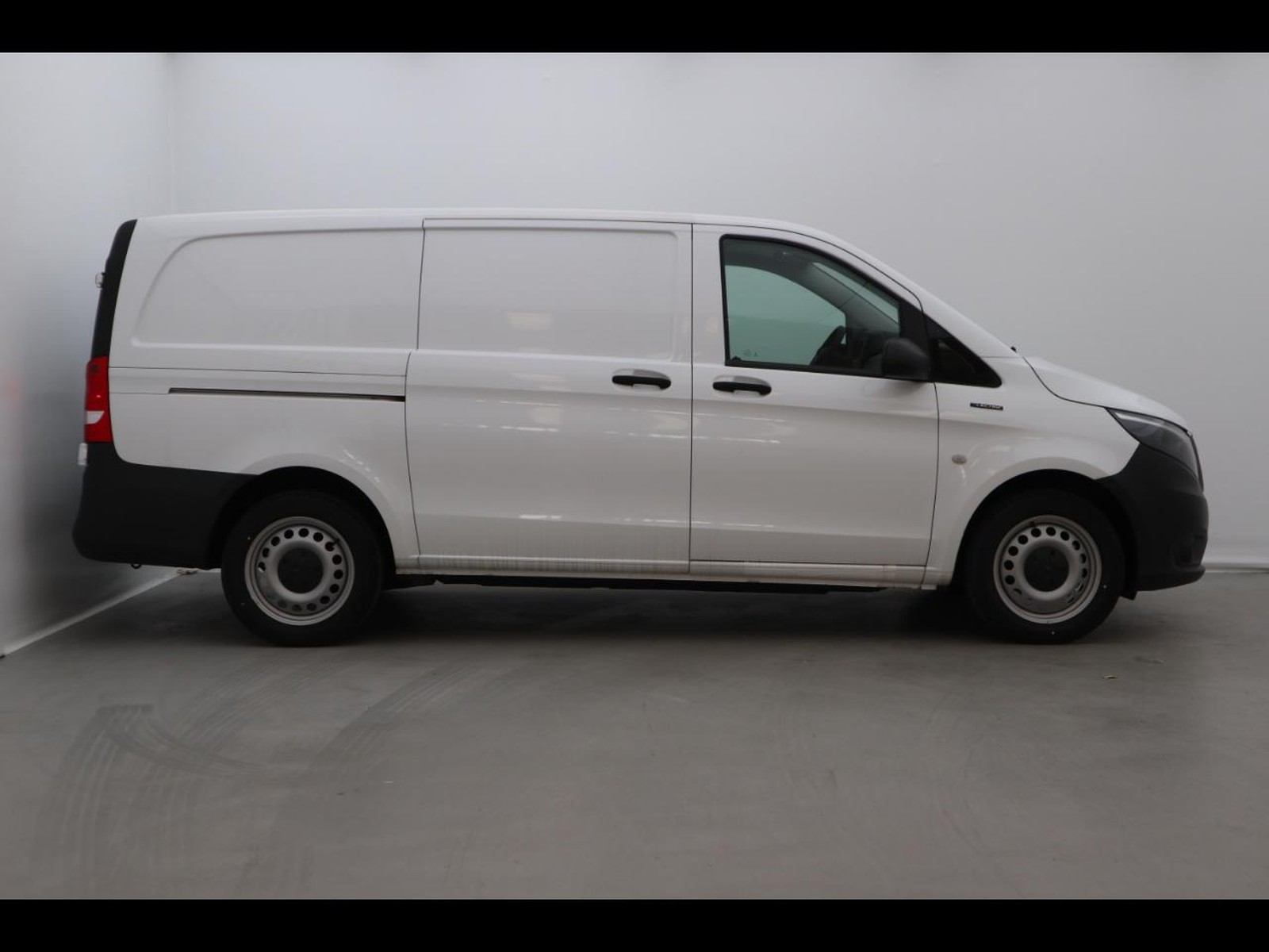 2 - Mercedes Vans Vito efurgone long 35kwh