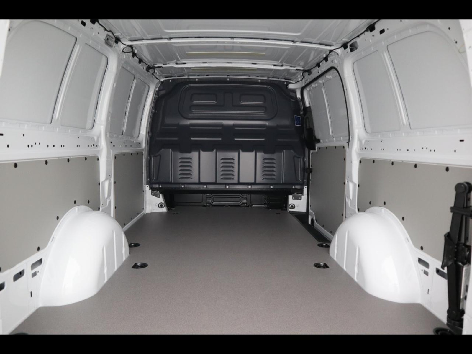 17 - Mercedes Vans Vito efurgone long 35kwh