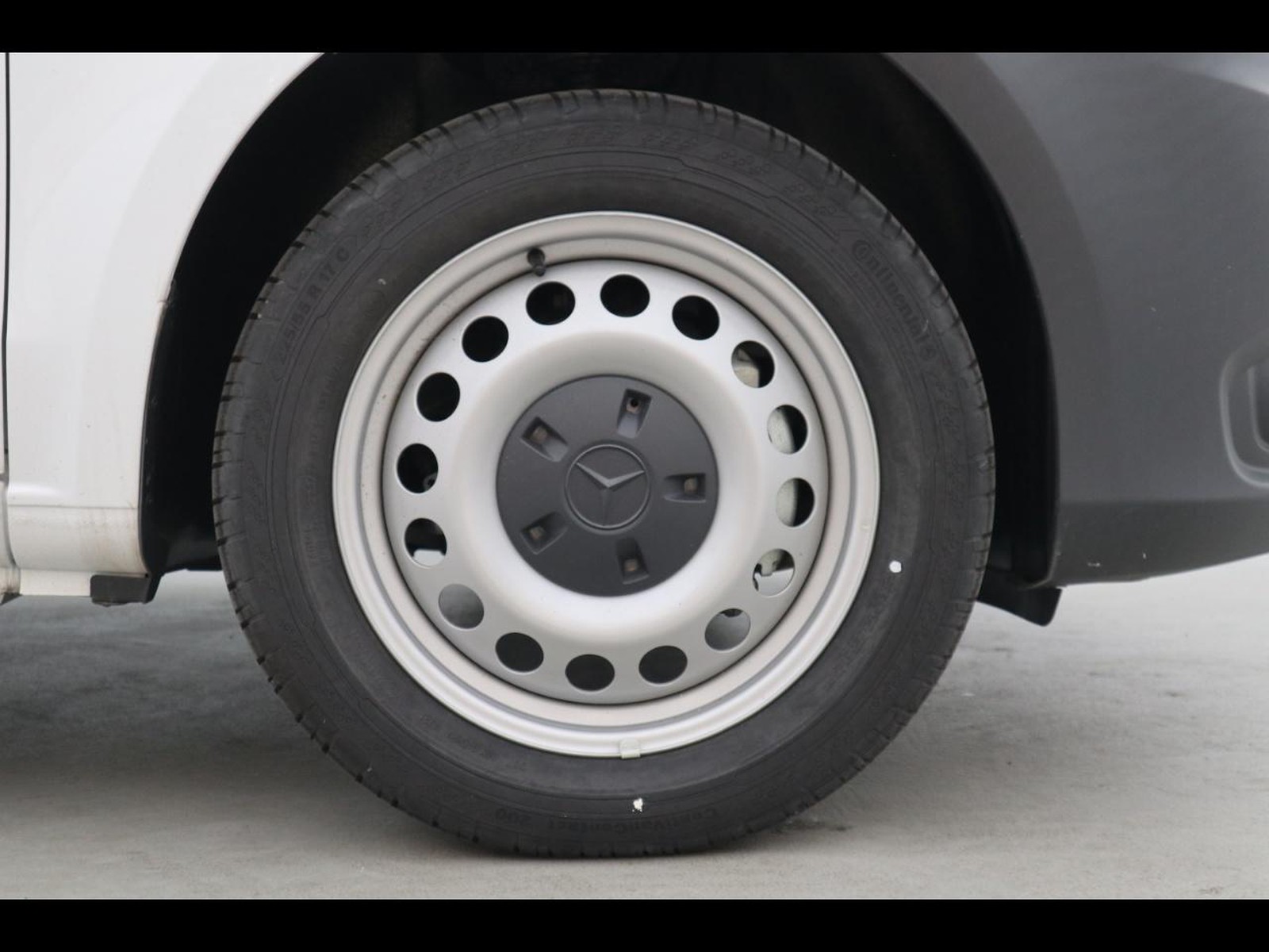 6 - Mercedes Vans Vito efurgone long 35kwh