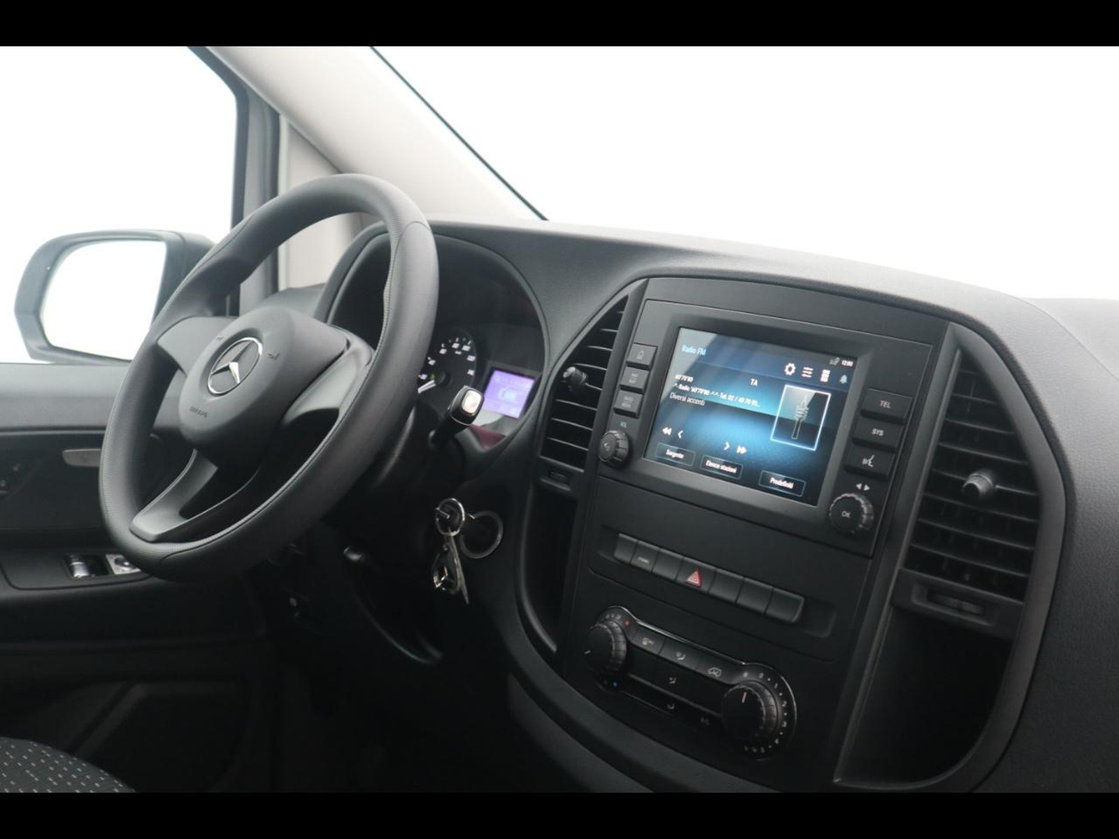 11 - Mercedes Vans Vito efurgone long 35kwh