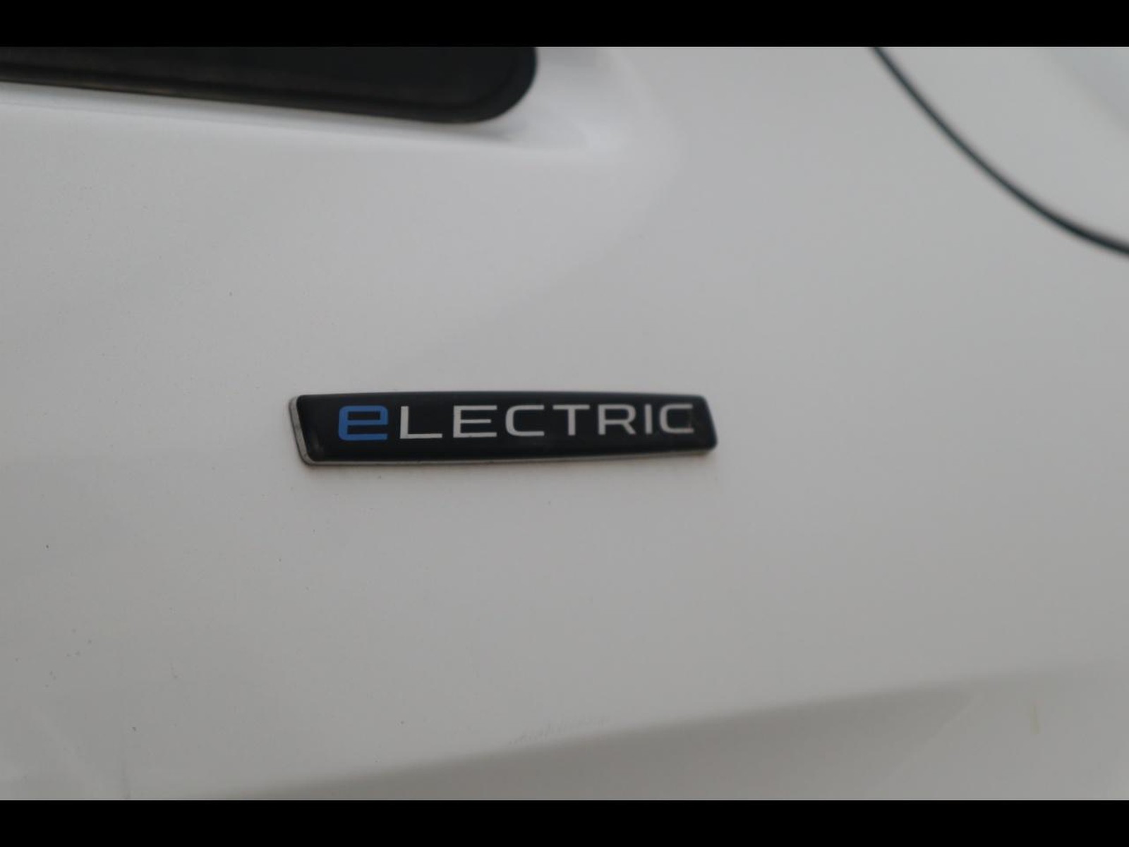 4 - Mercedes Vans Vito efurgone long 35kwh