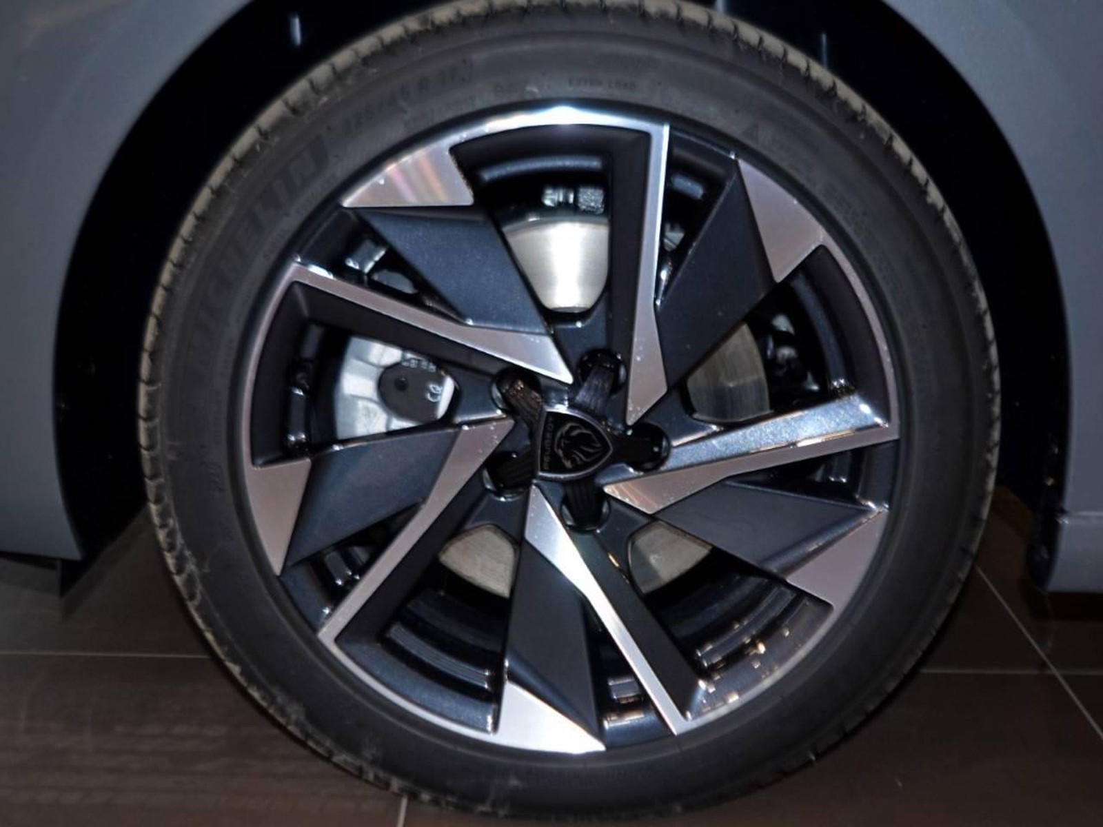 16 - Peugeot 308 sw 1.5 bluehdi allure eat8 s&s