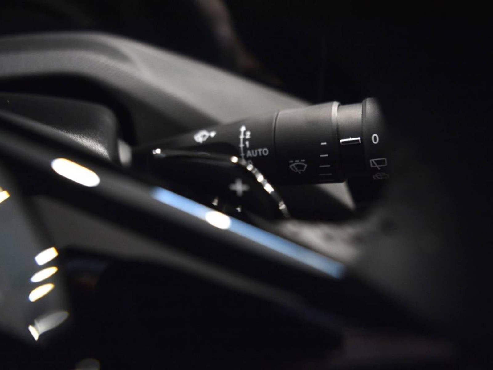 18 - Peugeot 308 sw 1.5 bluehdi allure eat8 s&s