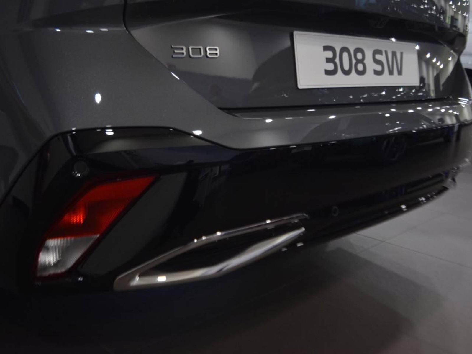 24 - Peugeot 308 sw 1.5 bluehdi allure eat8 s&s