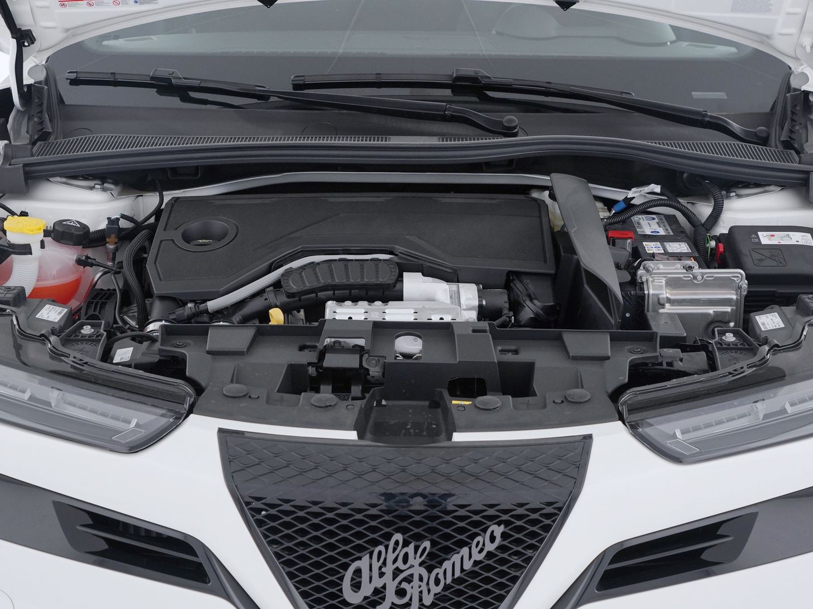 11 - Alfa Romeo Junior 1.2 hybrid 145cv ibrida edct6