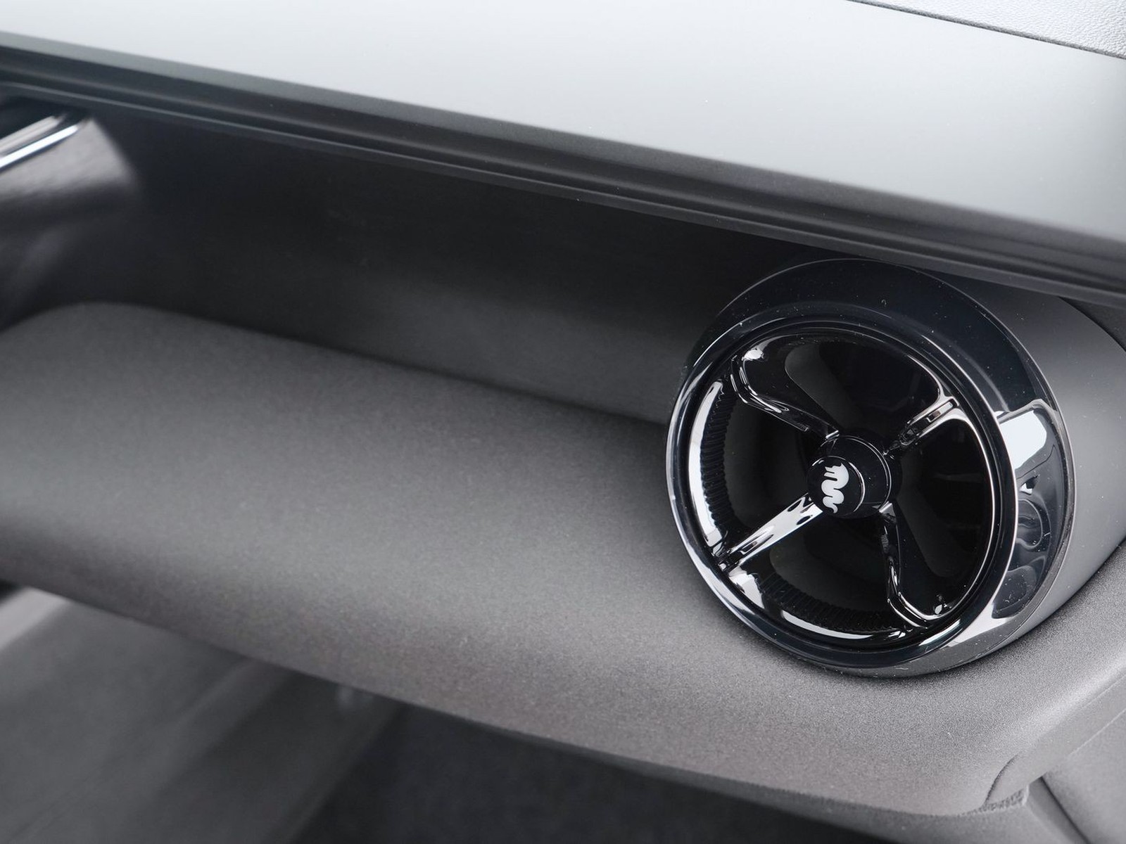 18 - Alfa Romeo Junior 1.2 hybrid 145cv ibrida edct6