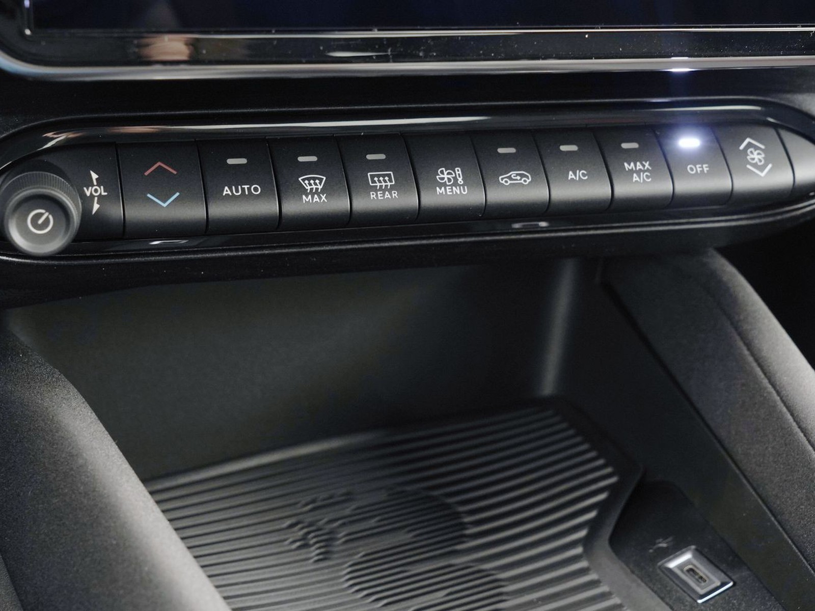 24 - Alfa Romeo Junior 1.2 hybrid 145cv ibrida edct6