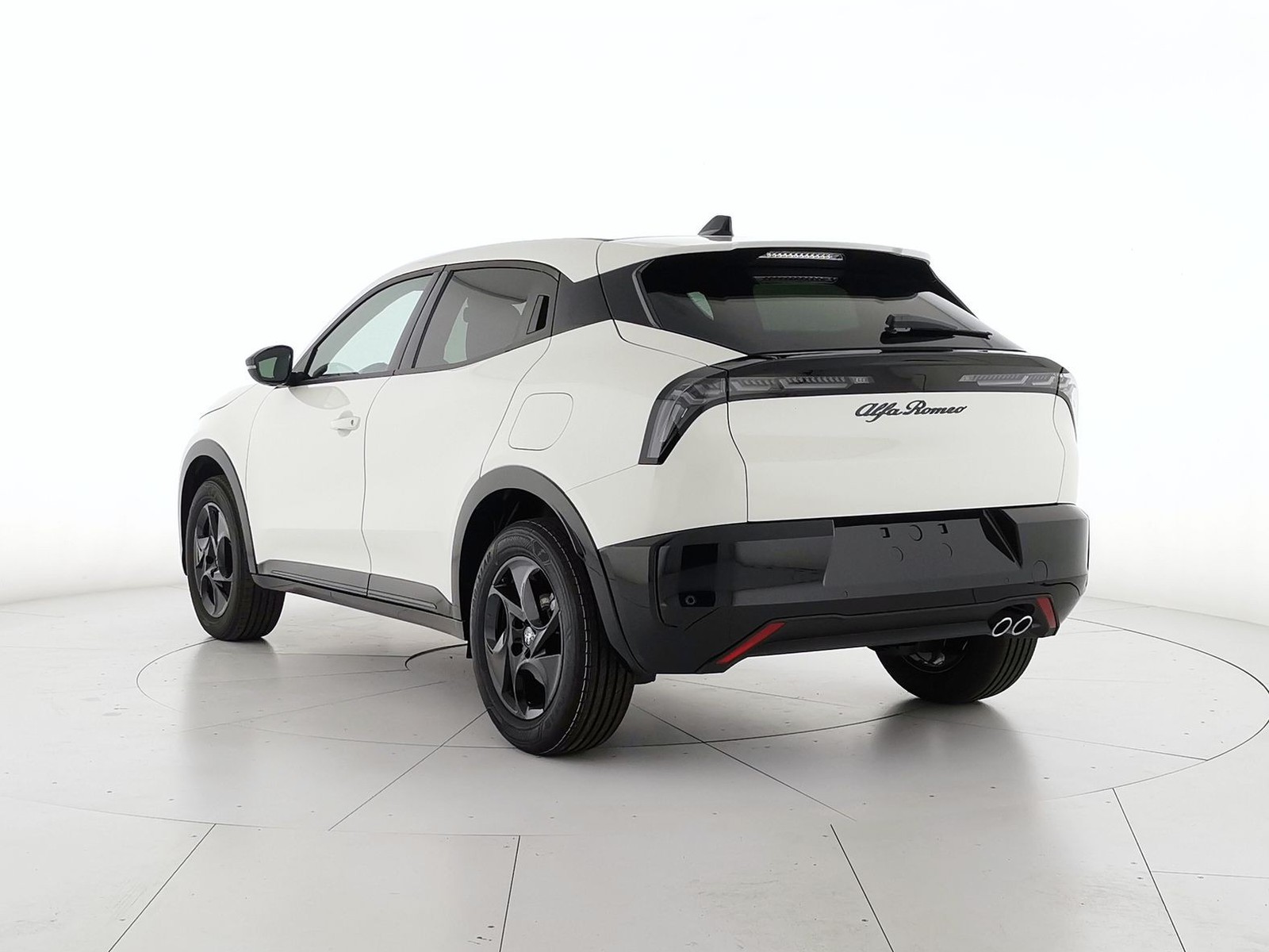 4 - Alfa Romeo Junior 1.2 hybrid 145cv ibrida edct6