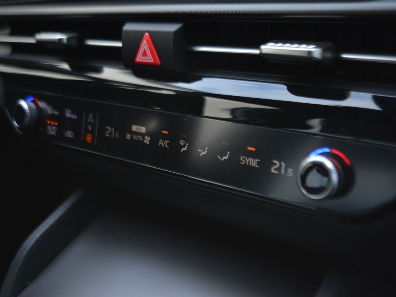 11 - Kia Sportage 1.6 crdi mhev gt-line sunroof pack dct7