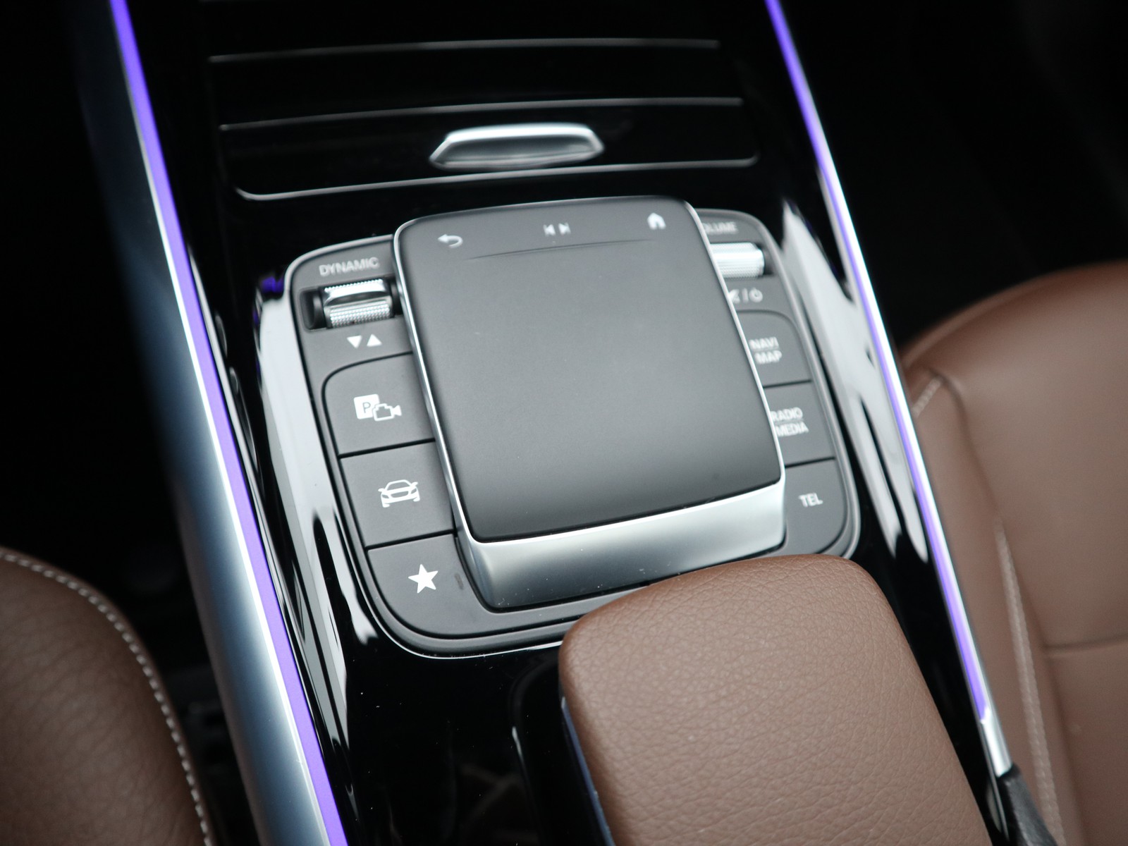 14 - Mercedes GLA 250 premium 4matic 8g-dct