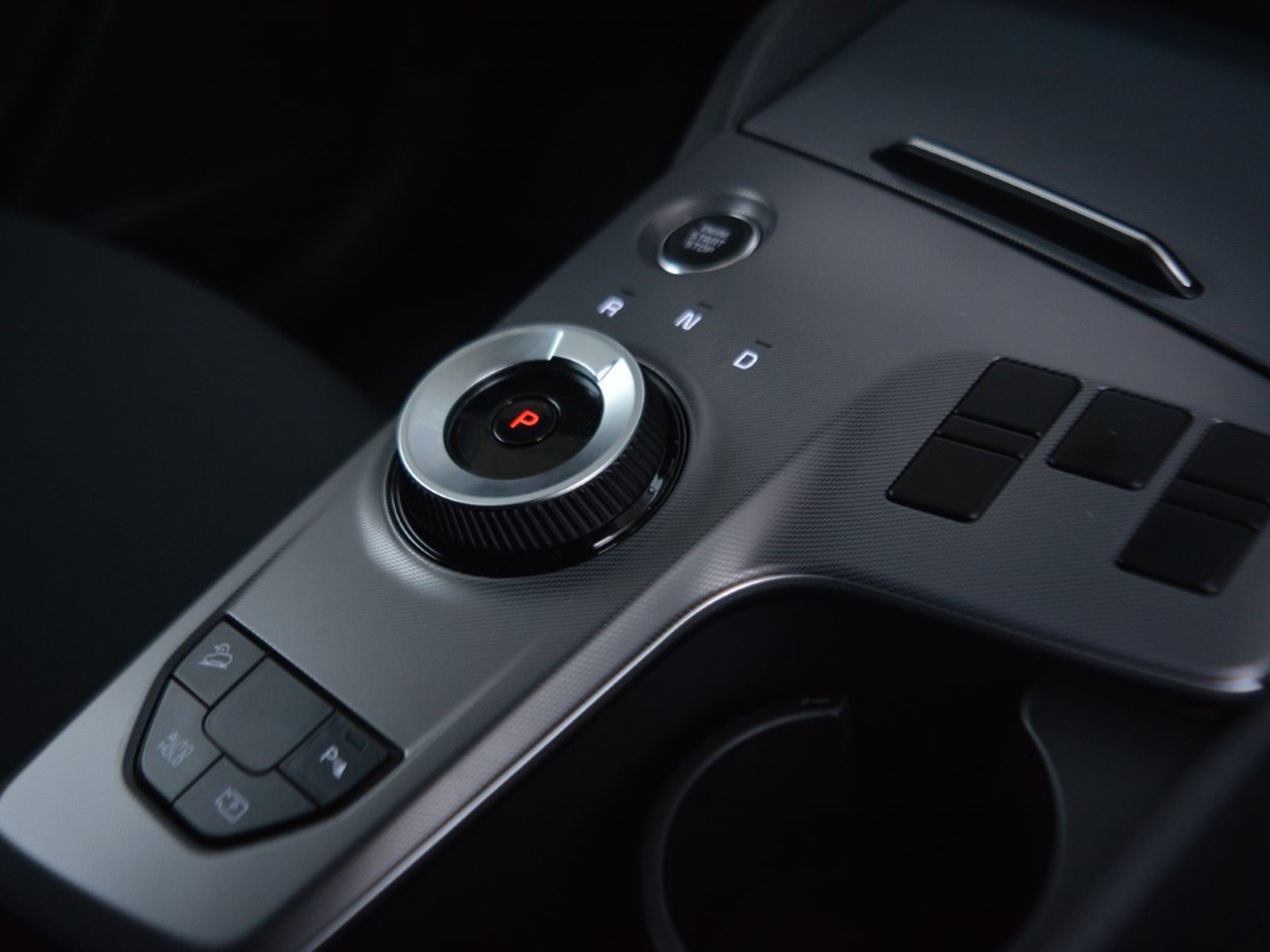 17 - Kia Sportage 1.6 t-gdi hev style 2wd at6