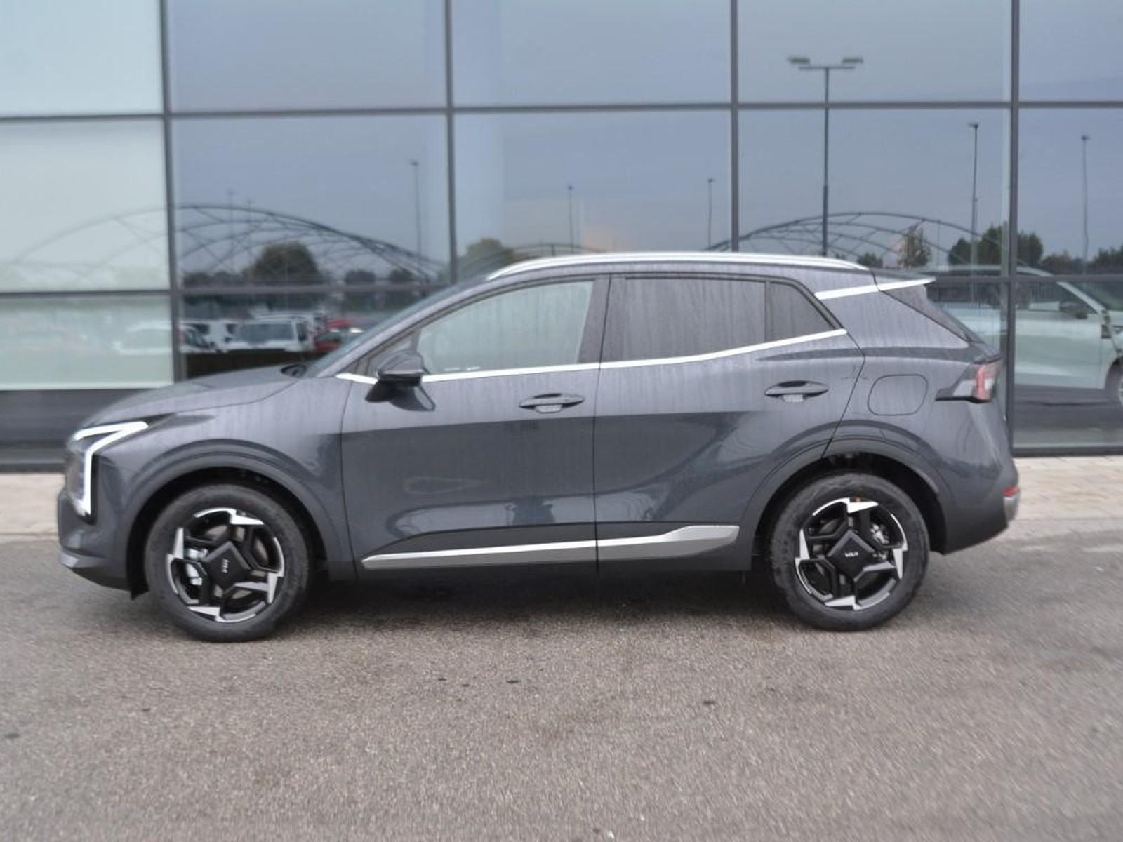 24 - Kia Sportage 1.6 t-gdi hev style 2wd at6