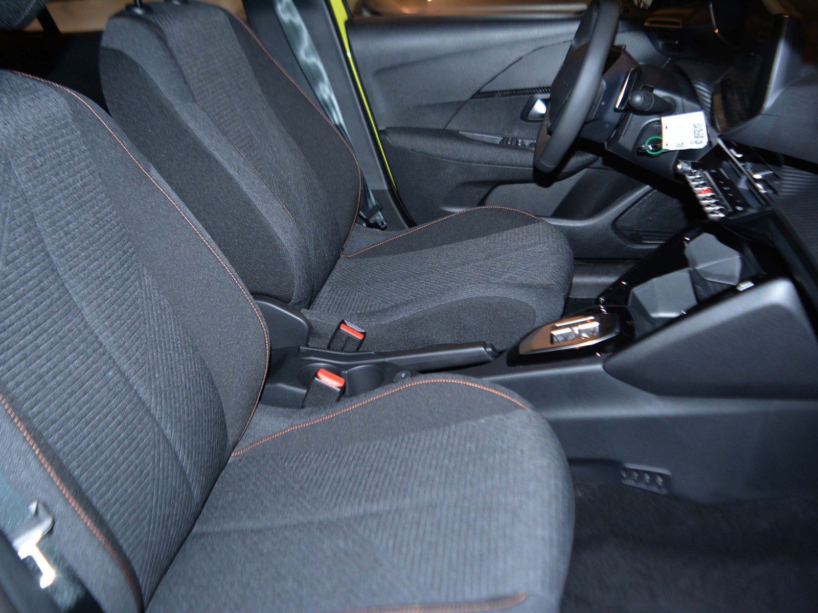 5 - Peugeot 208 1.2 hybrid 48v 110cv style e-dcs6