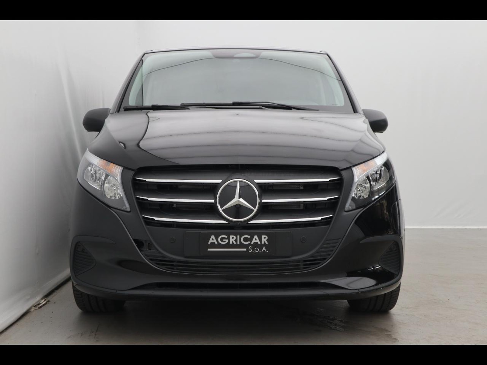 2 - Mercedes Vans Vito etourer 129 long 90kwh